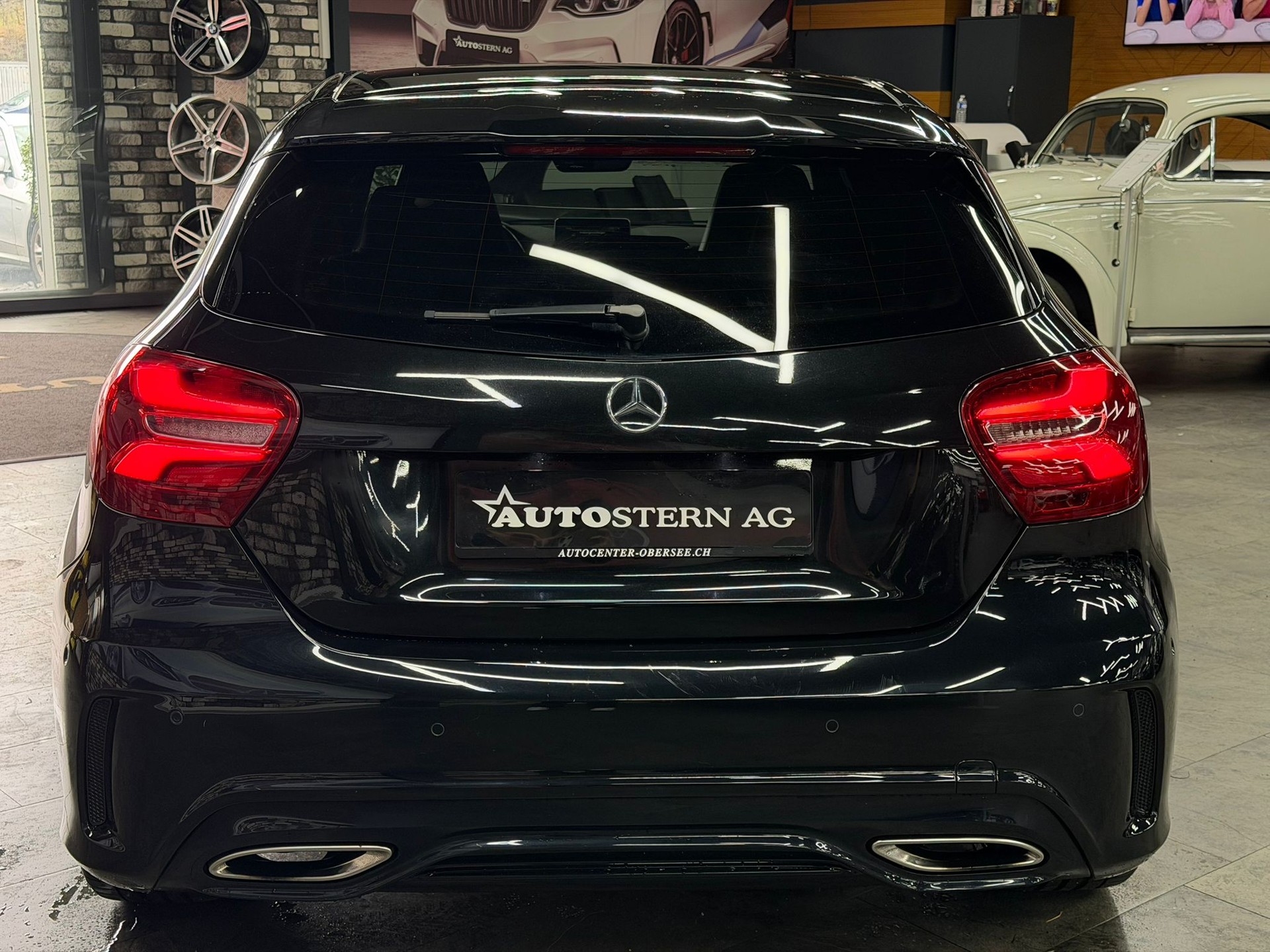 MERCEDES-BENZ A 220 AMG Line 4Matic 7G-DCT-image-5