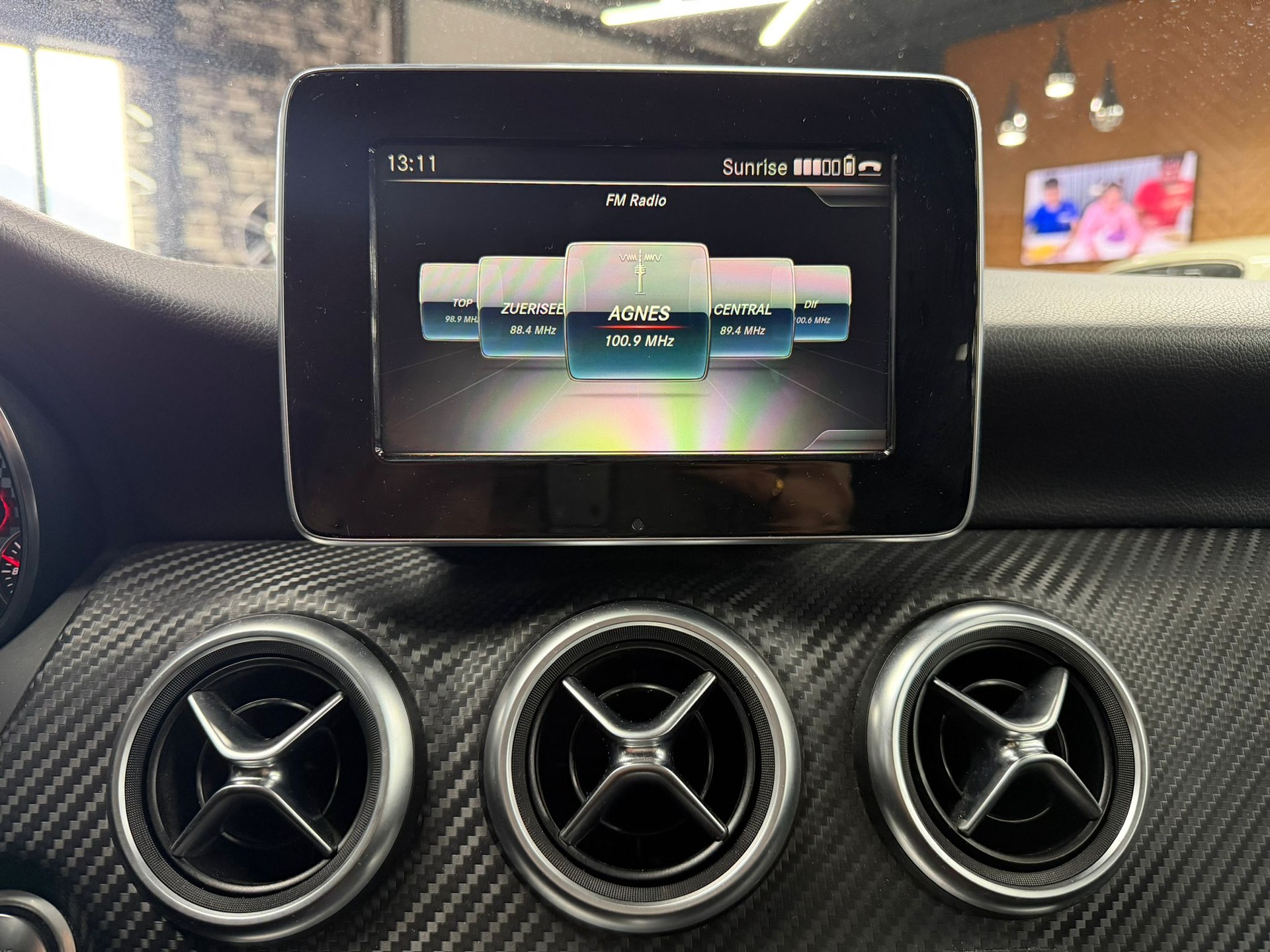 MERCEDES-BENZ A 220 AMG Line 4Matic 7G-DCT-image-17