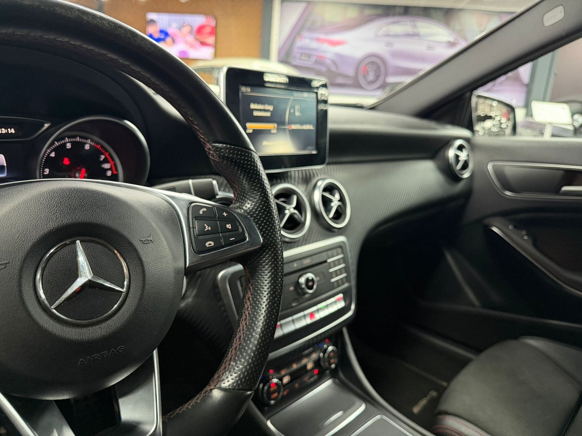 MERCEDES-BENZ A 220 AMG Line 4Matic 7G-DCT-image-10