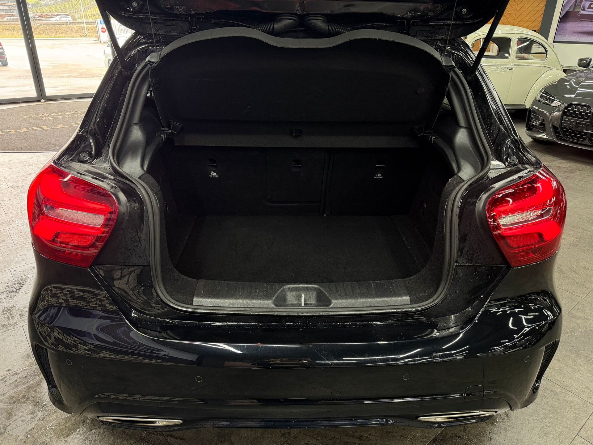 MERCEDES-BENZ A 220 AMG Line 4Matic 7G-DCT-image-8