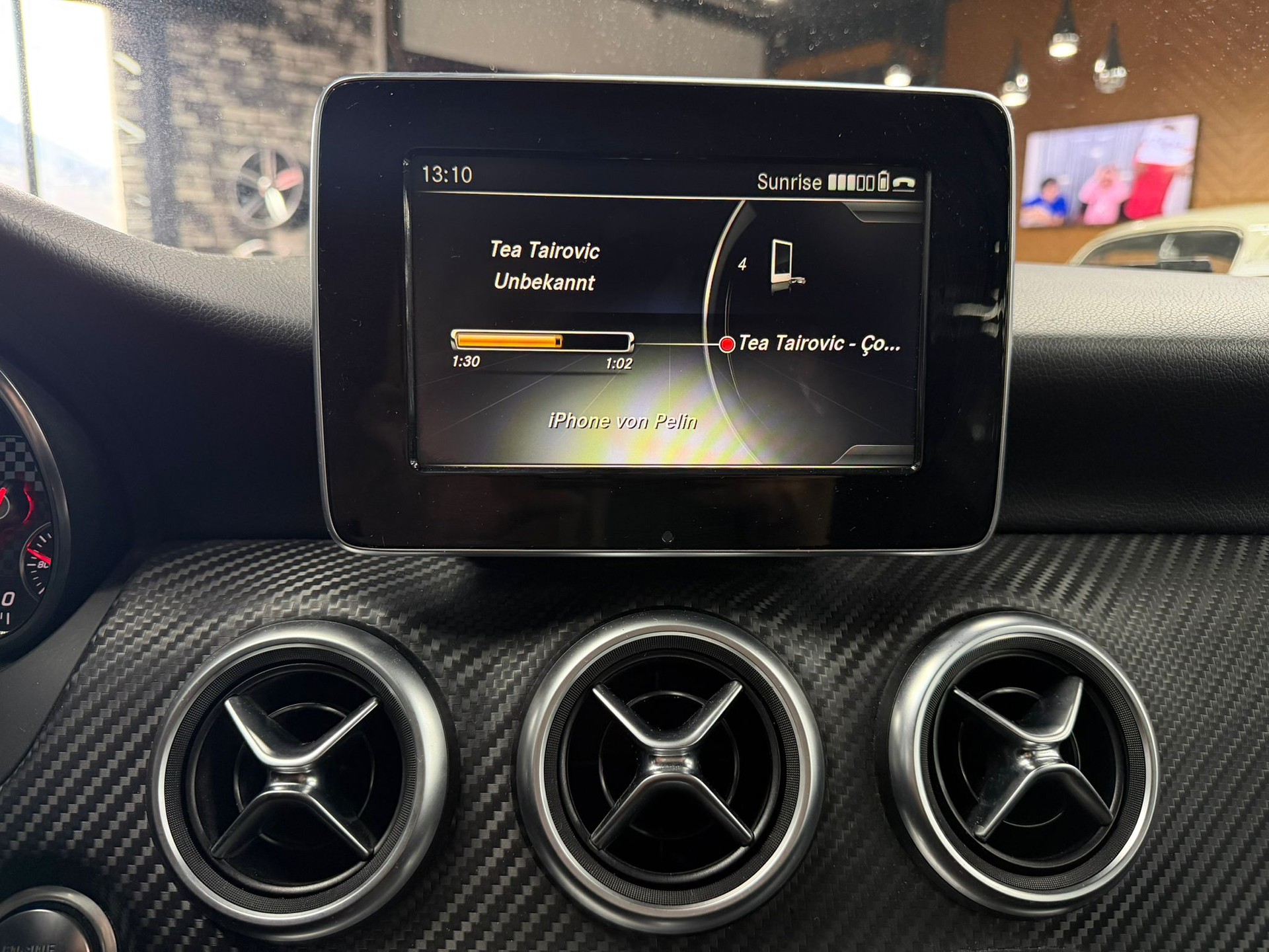 MERCEDES-BENZ A 220 AMG Line 4Matic 7G-DCT-image-14