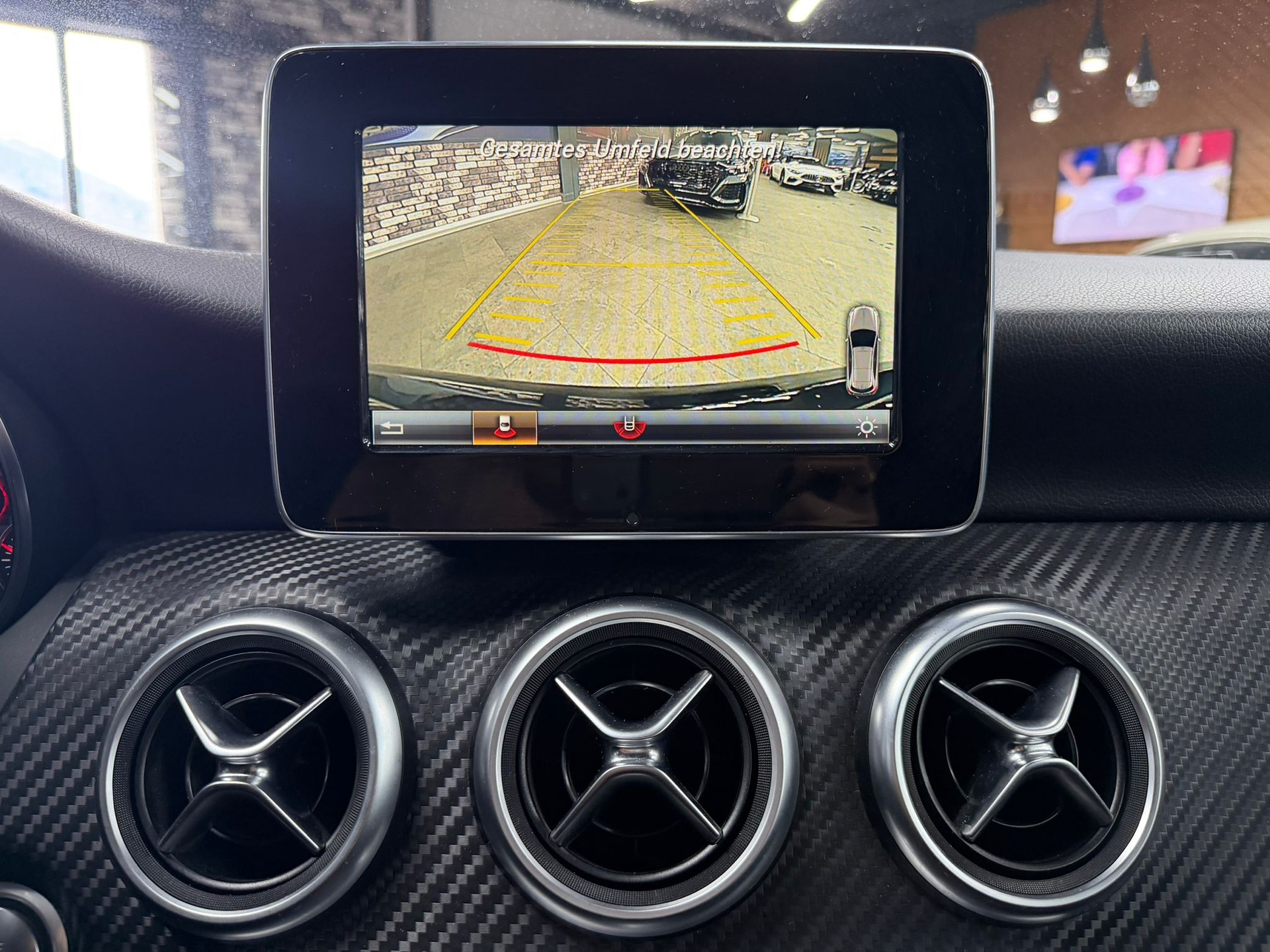 MERCEDES-BENZ A 220 AMG Line 4Matic 7G-DCT-image-15