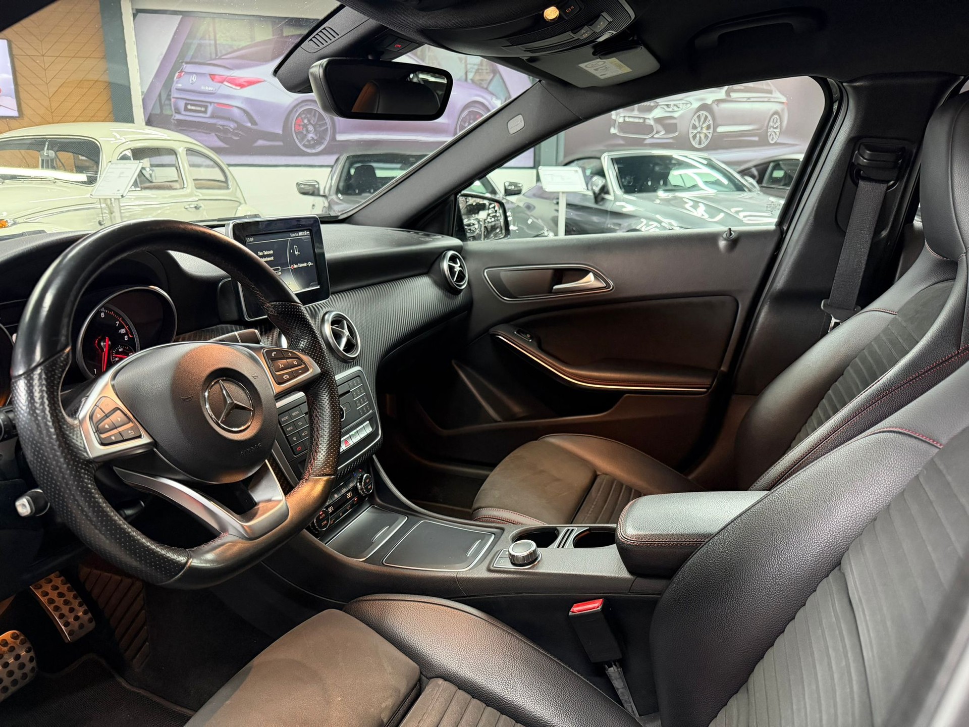 MERCEDES-BENZ A 220 AMG Line 4Matic 7G-DCT-image-9