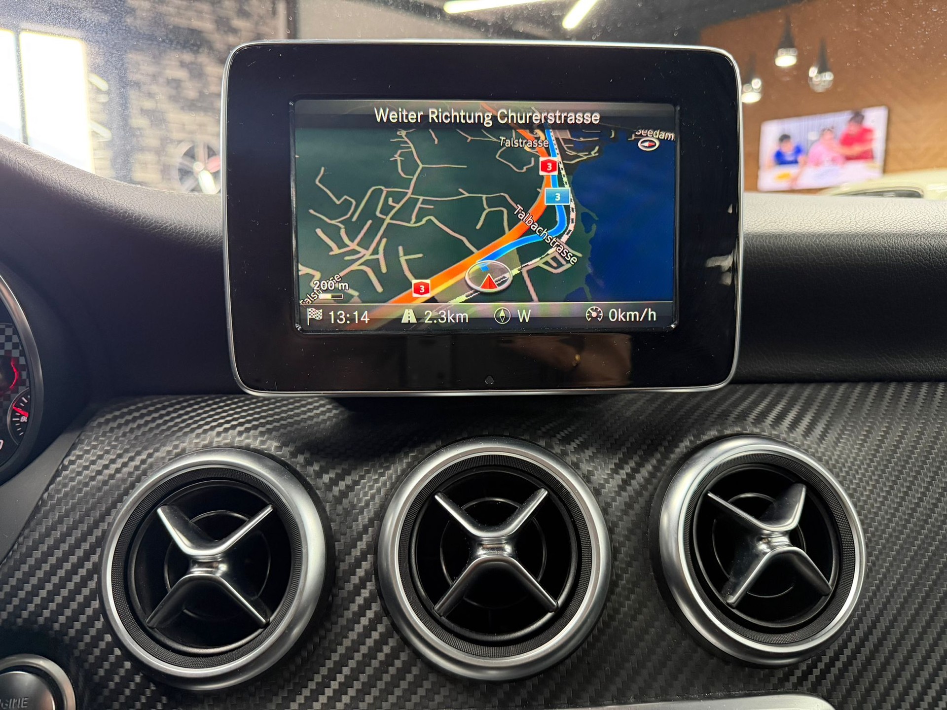 MERCEDES-BENZ A 220 AMG Line 4Matic 7G-DCT-image-16