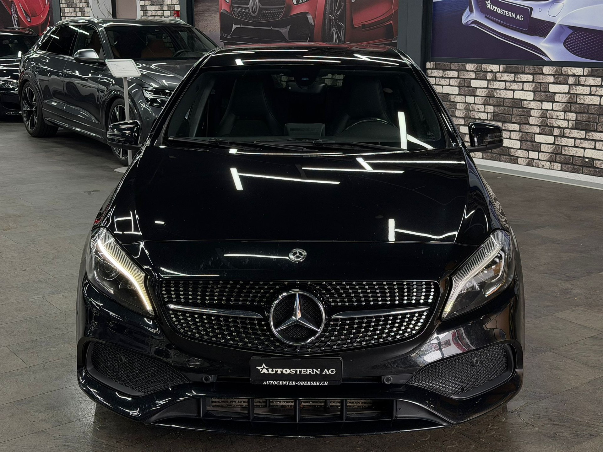 MERCEDES-BENZ A 220 AMG Line 4Matic 7G-DCT-image-2