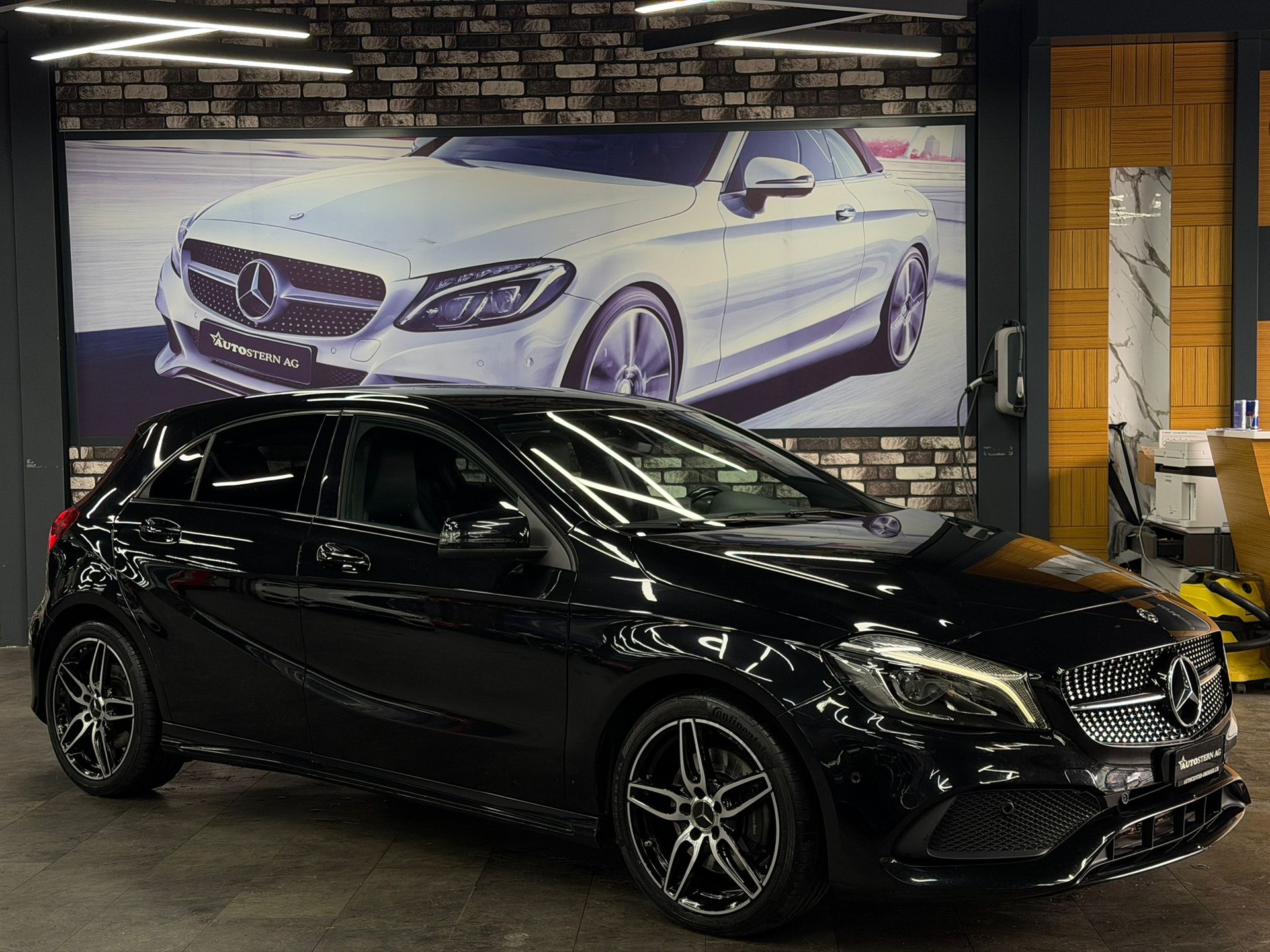 MERCEDES-BENZ A 220 AMG Line 4Matic 7G-DCT-image-3