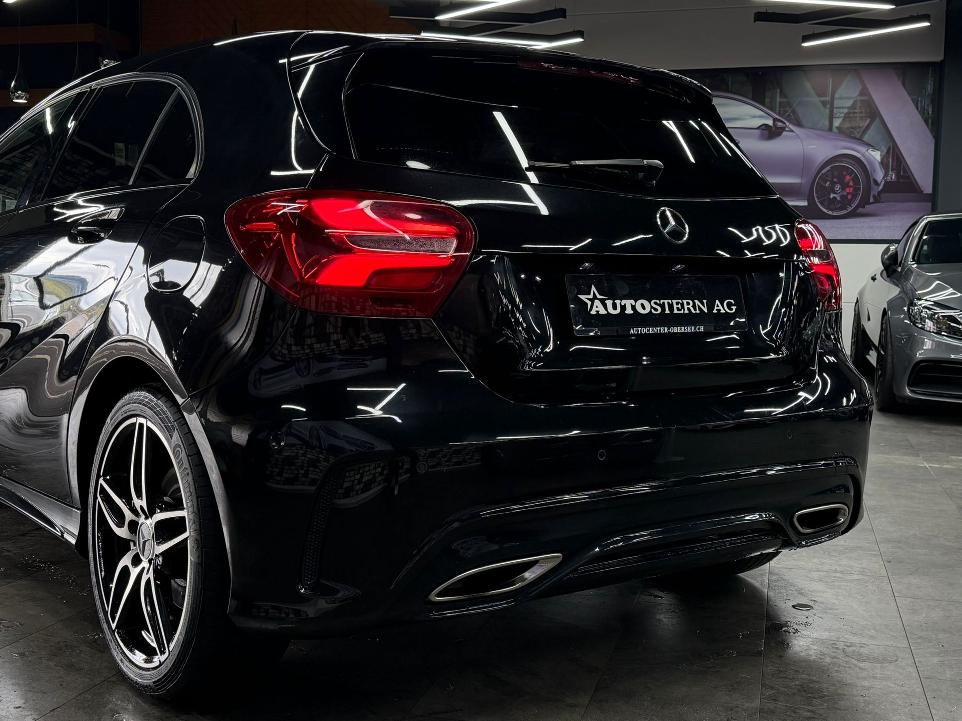 MERCEDES-BENZ A 220 AMG Line 4Matic 7G-DCT-image-7