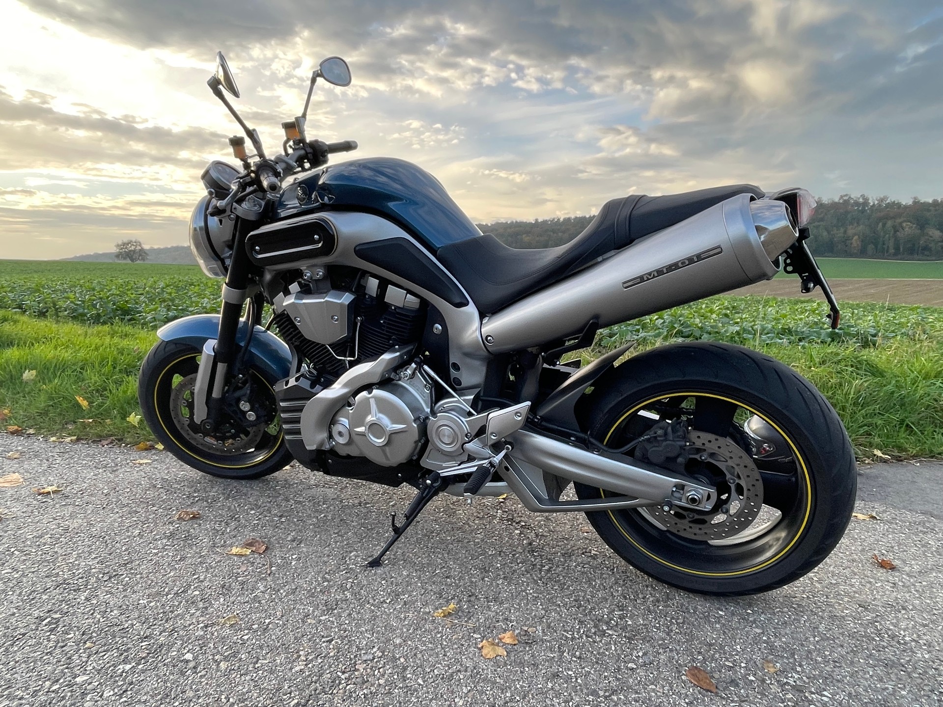 YAMAHA MT-01-image-1