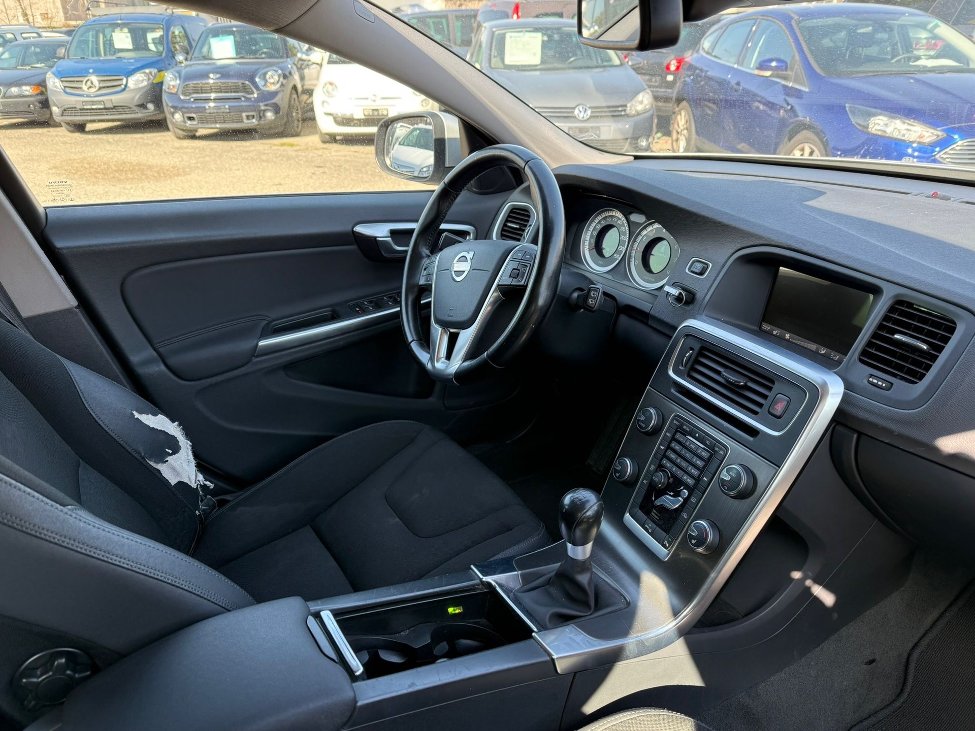 VOLVO V60 T4 Momentum-image-8
