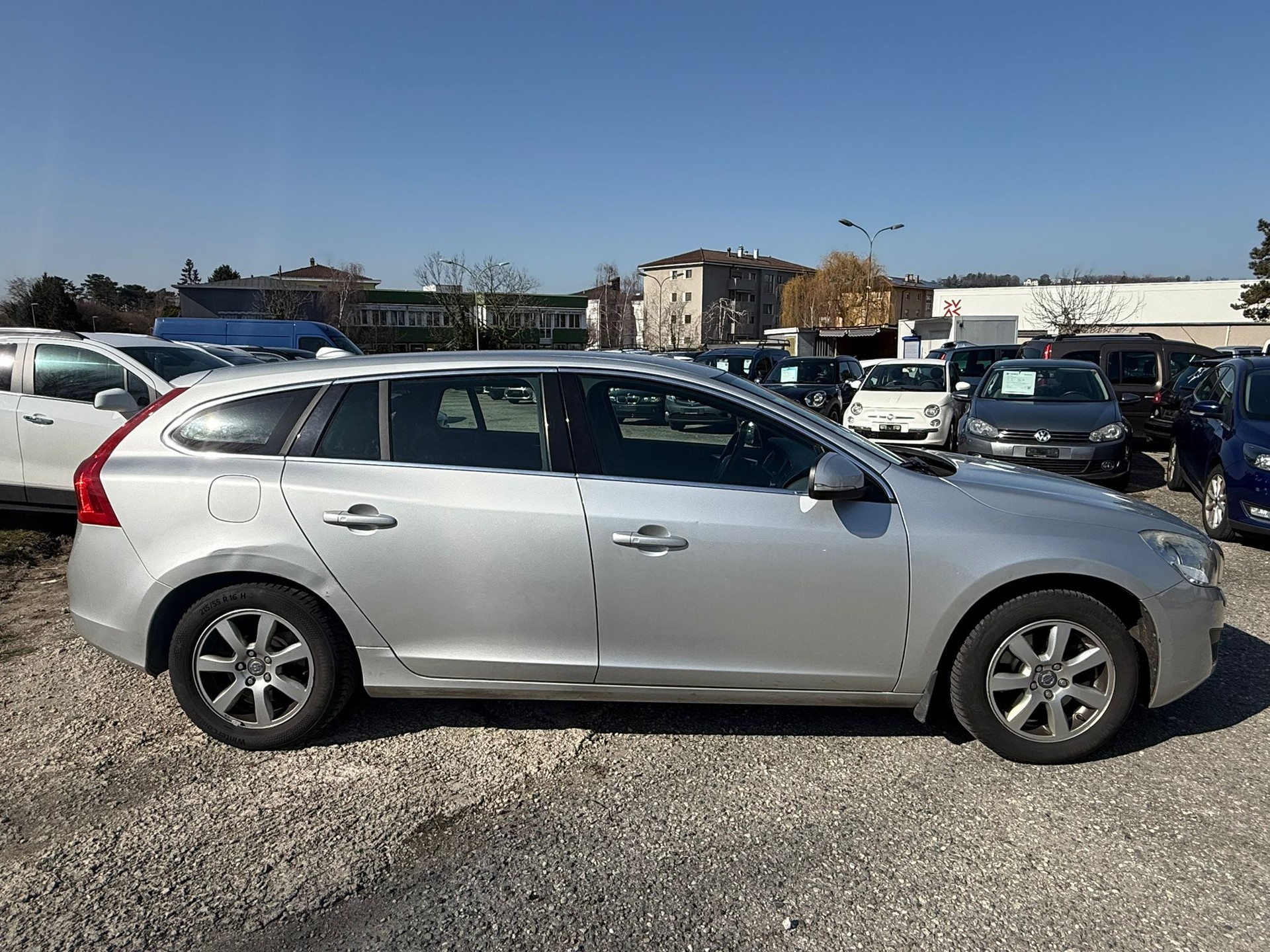 VOLVO V60 T4 Momentum-image-5