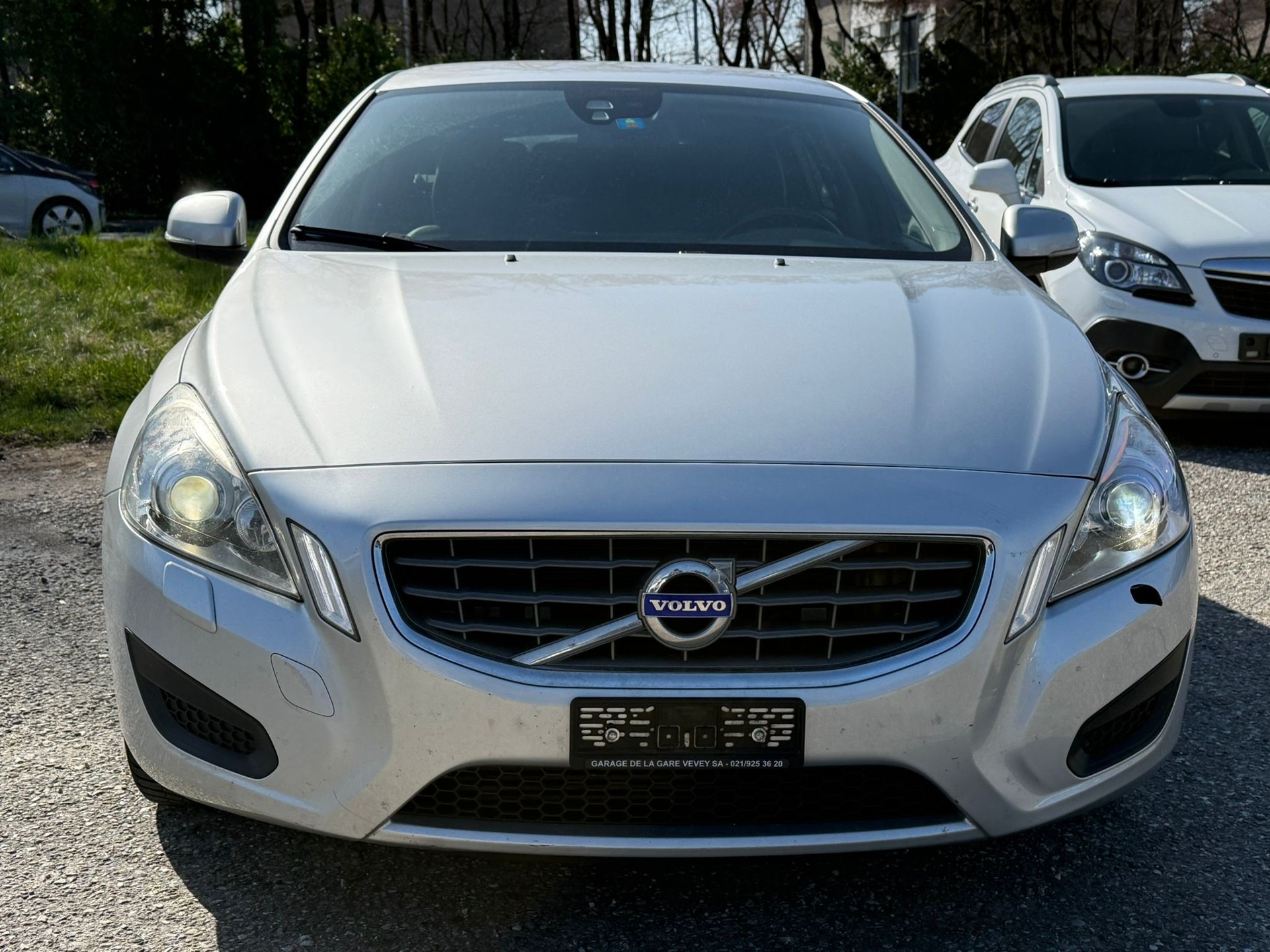VOLVO V60 T4 Momentum-image-0