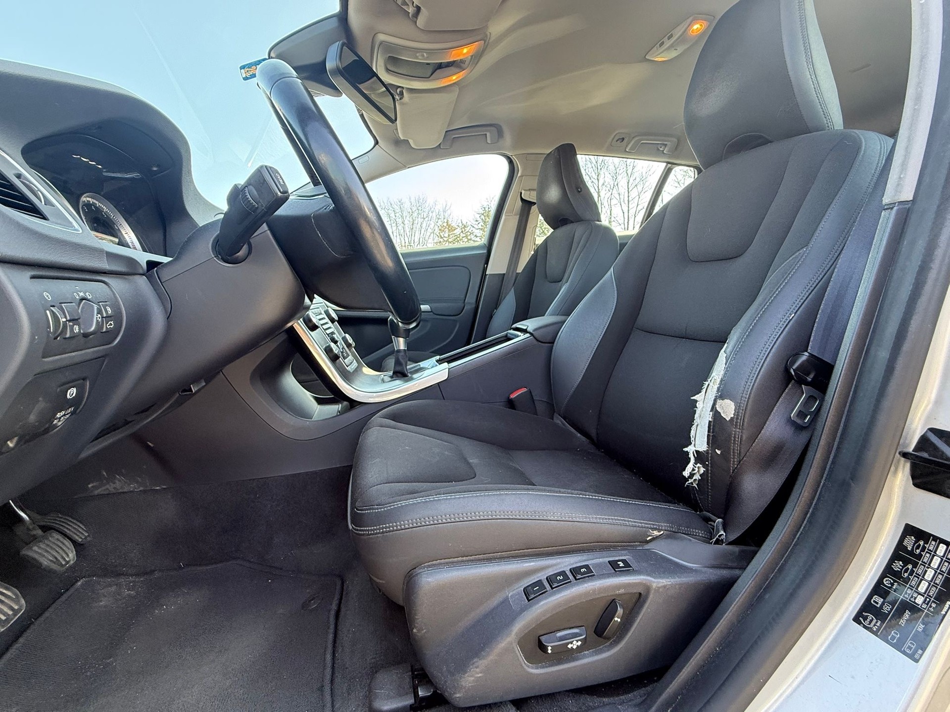 VOLVO V60 T4 Momentum-image-10