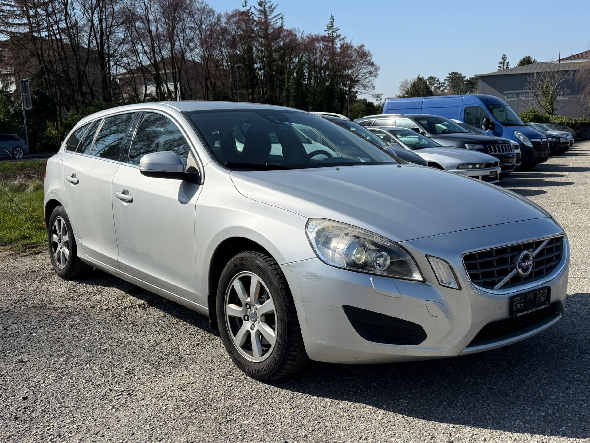 VOLVO V60 T4 Momentum-image-2