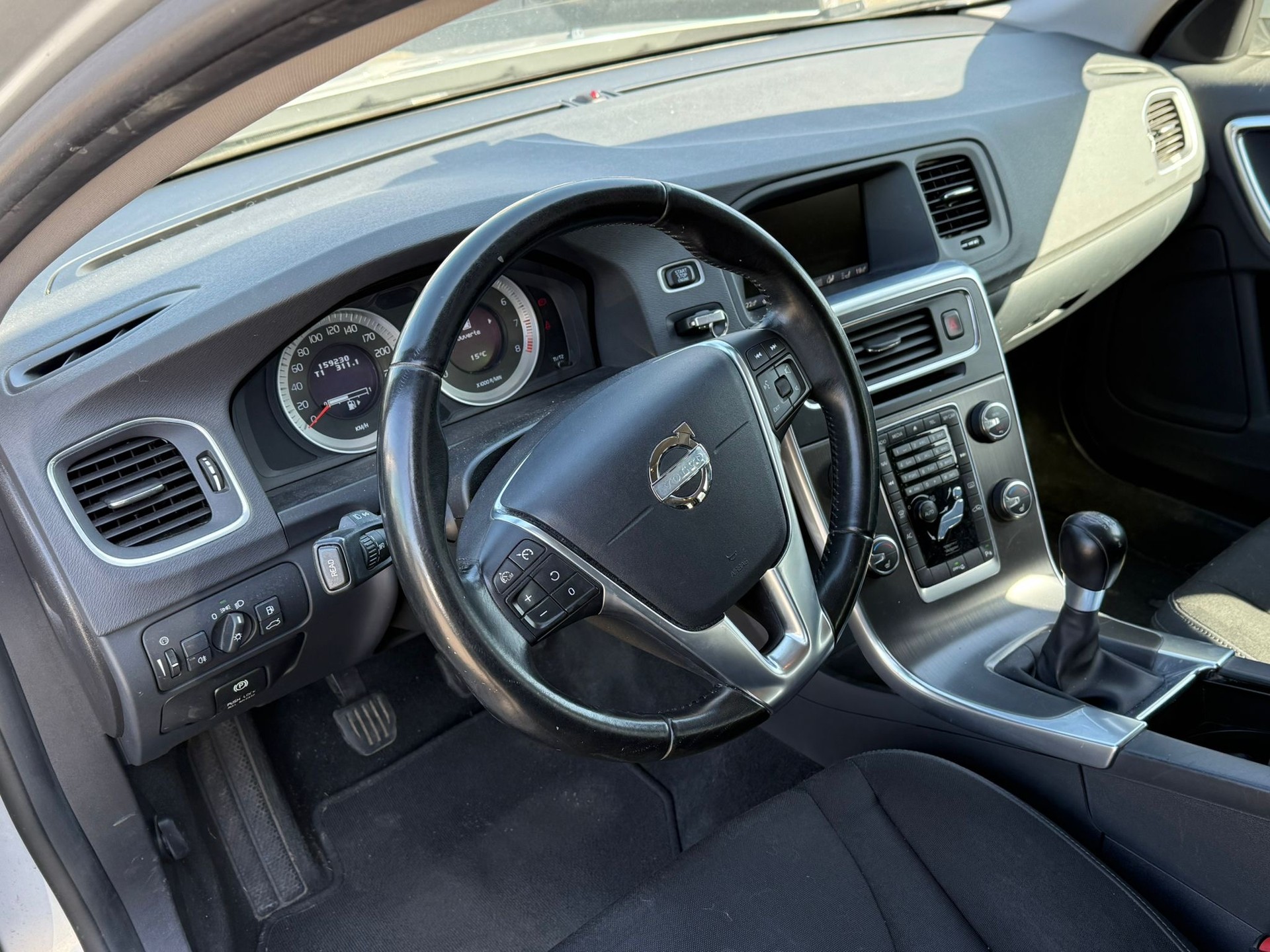 VOLVO V60 T4 Momentum-image-9