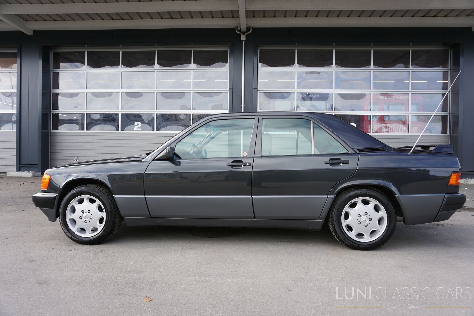 MERCEDES-BENZ 190 E 2.3-showroom-element-1
