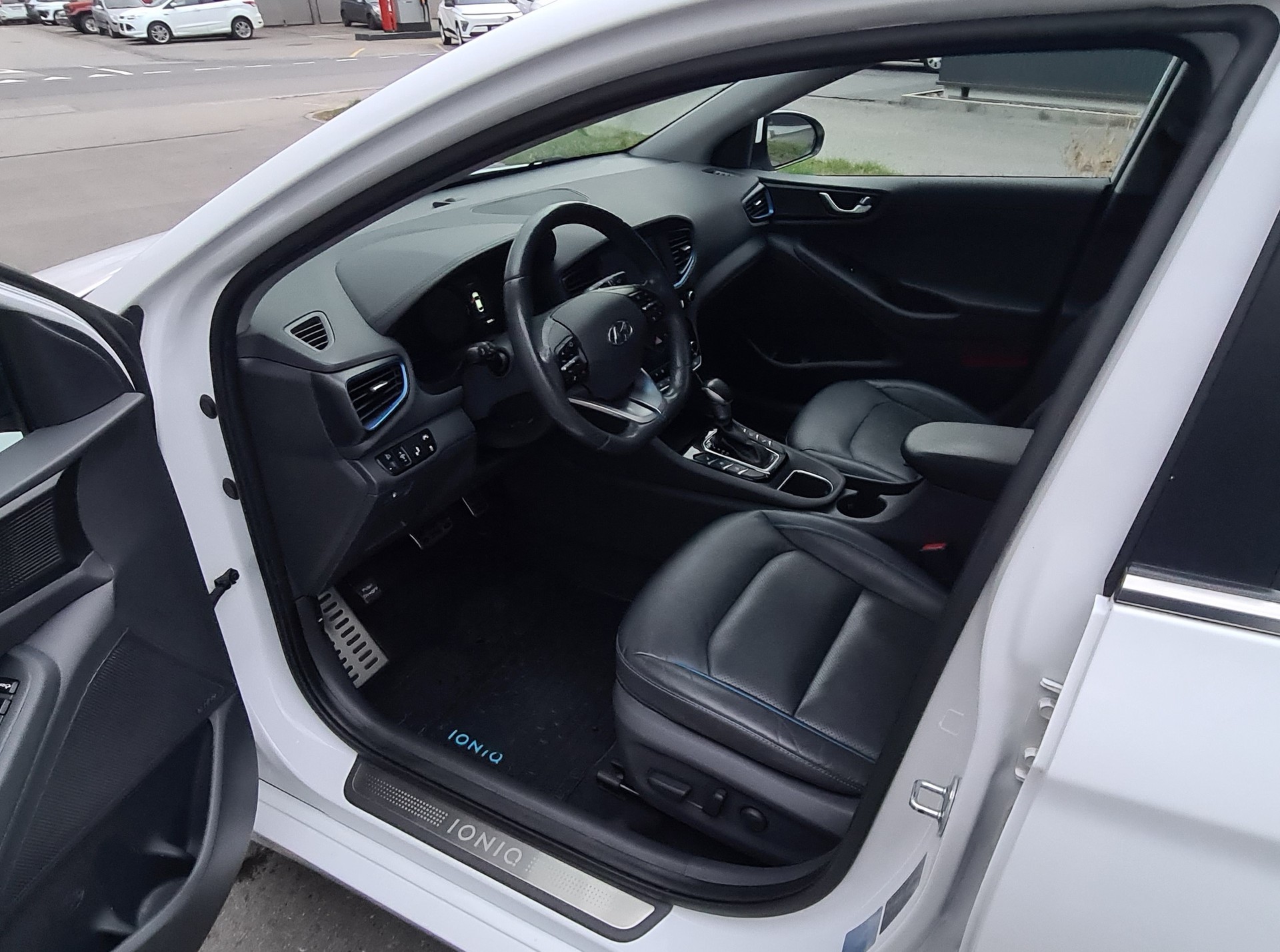 HYUNDAI Ioniq 1.6 GDi HEV Launch Plus DCT-image-9