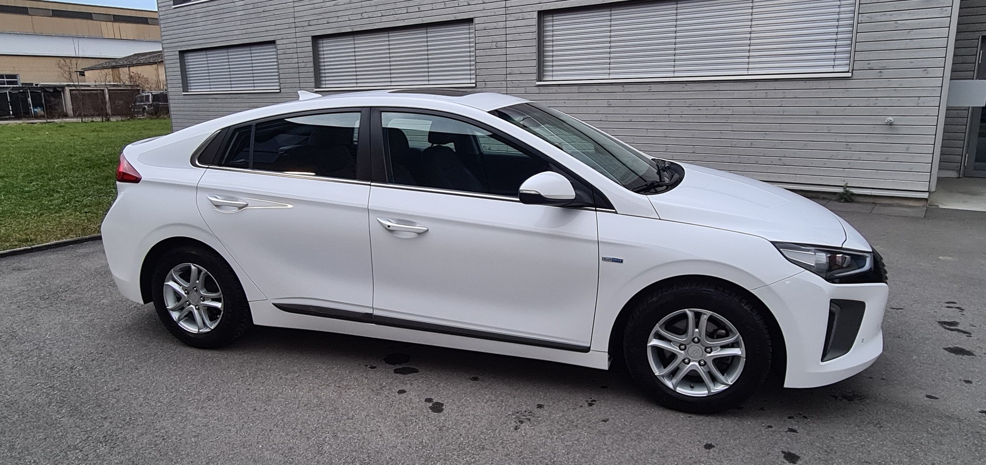 HYUNDAI Ioniq 1.6 GDi HEV Launch Plus DCT-image-2