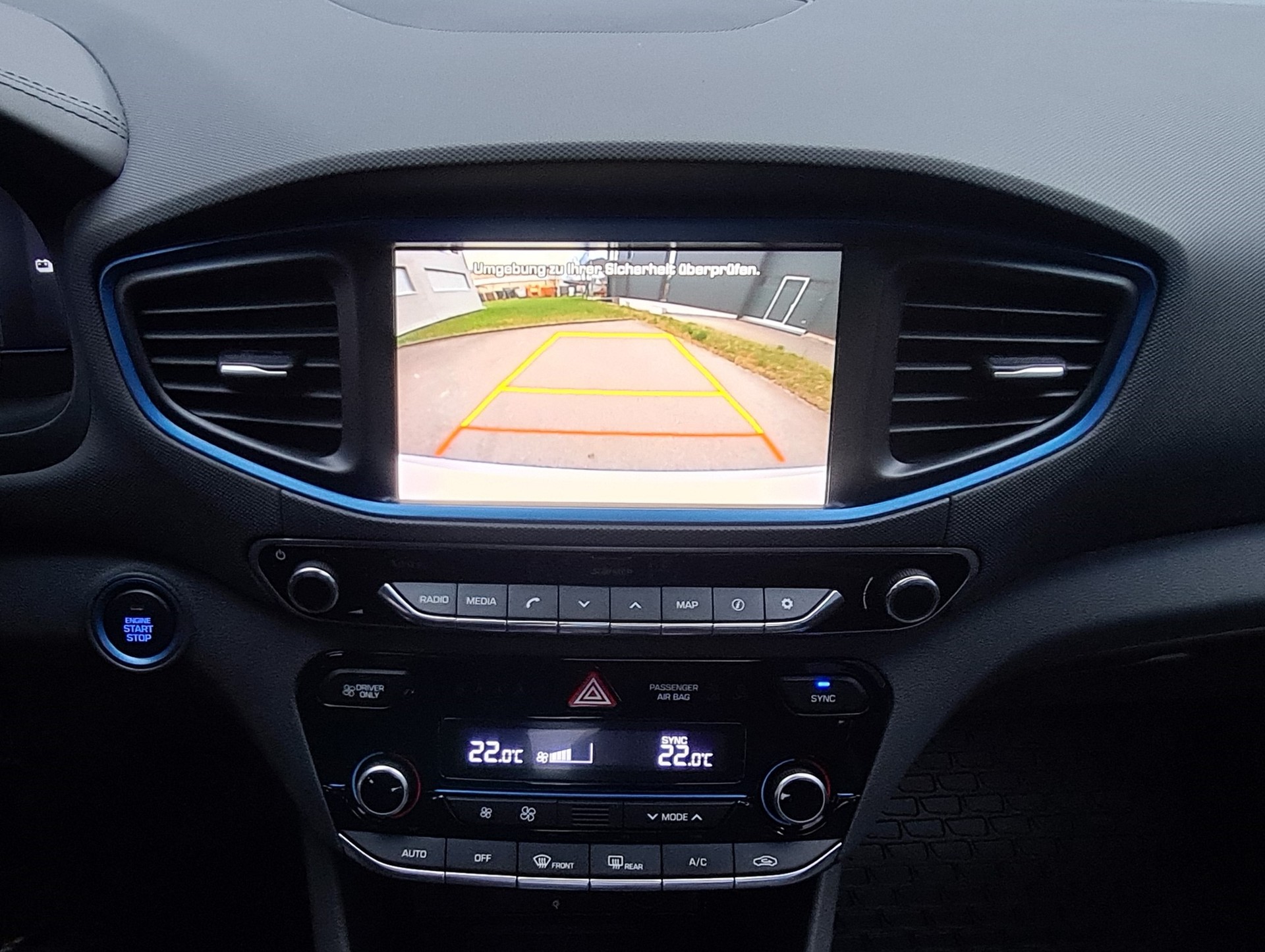 HYUNDAI Ioniq 1.6 GDi HEV Launch Plus DCT-image-14