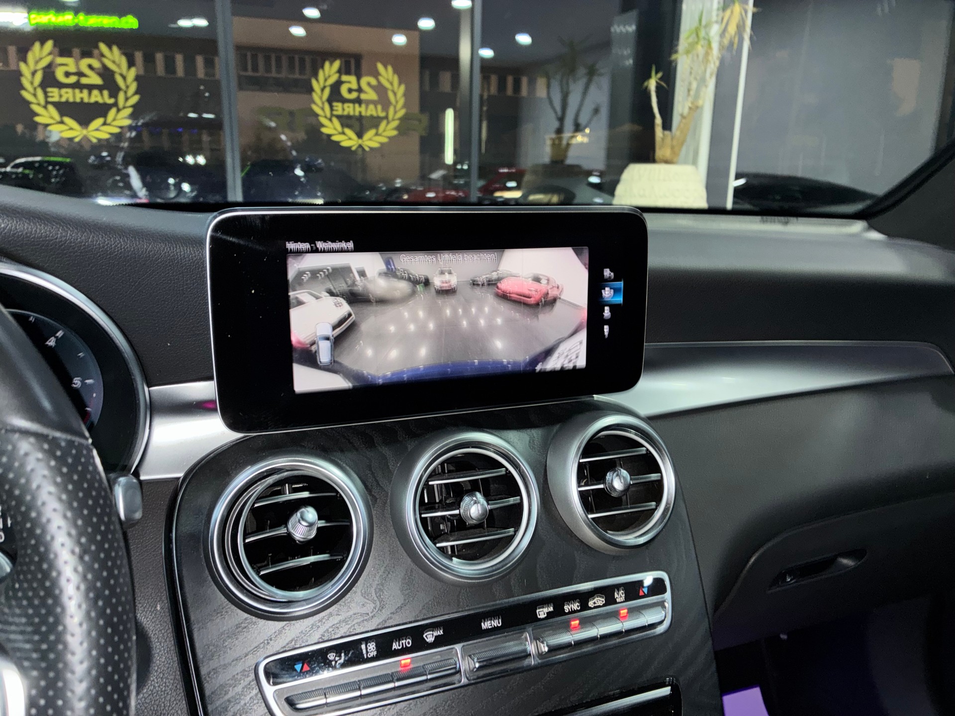 MERCEDES-BENZ GLC 220 d AMG Line 4Matic 9G-Tronic-image-10
