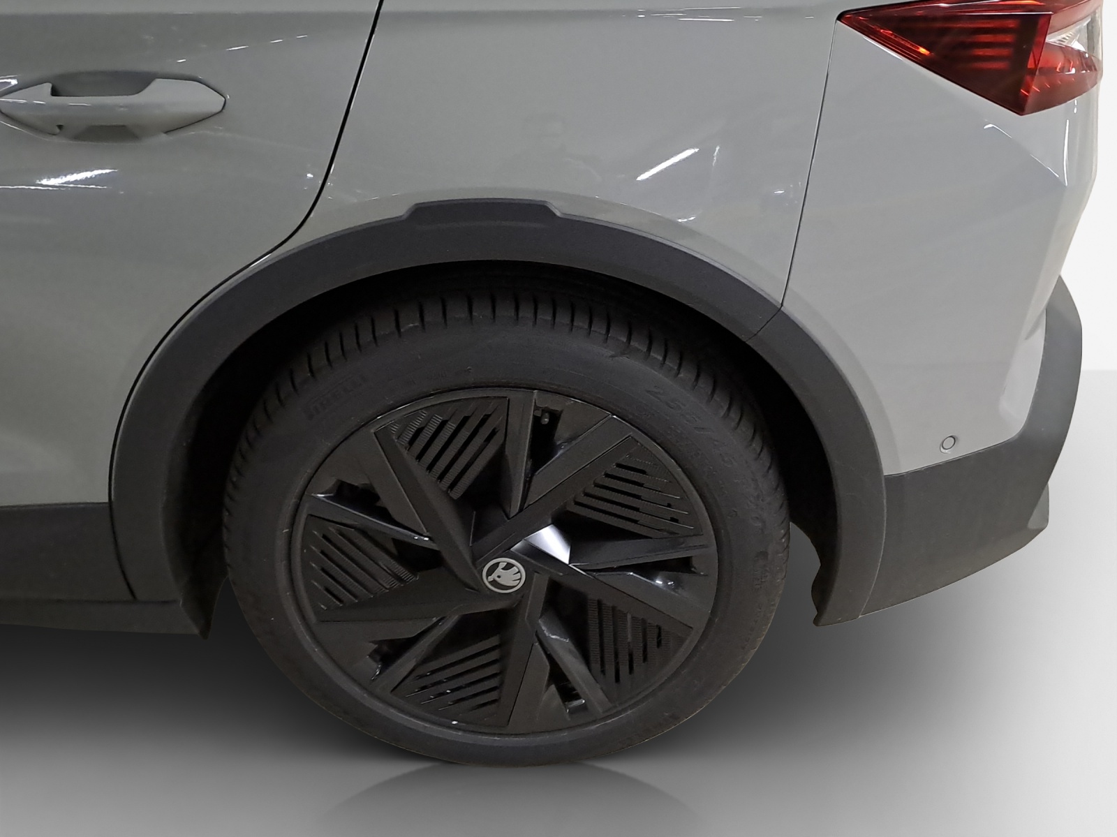 SKODA Elroq RS 4x4-image-13