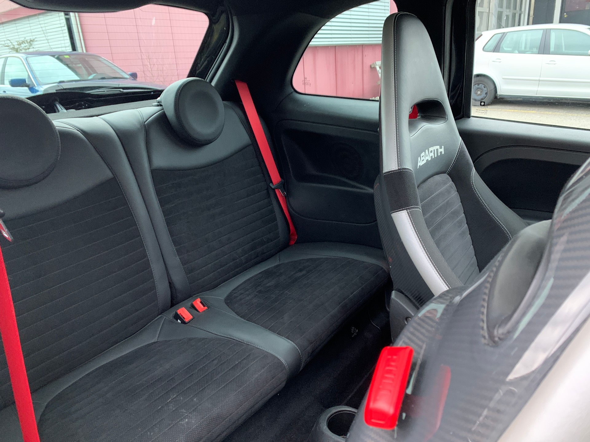 FIAT 595 1.4 16V Turbo Abarth Competizione l Sabelt l Carbone l Toît ouvrant l Freins sport Brembo l Audio Beats-image-10