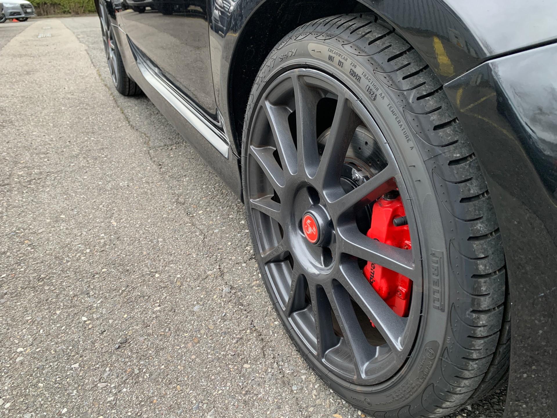 FIAT 595 1.4 16V Turbo Abarth Competizione l Sabelt l Carbone l Toît ouvrant l Freins sport Brembo l Audio Beats-image-13