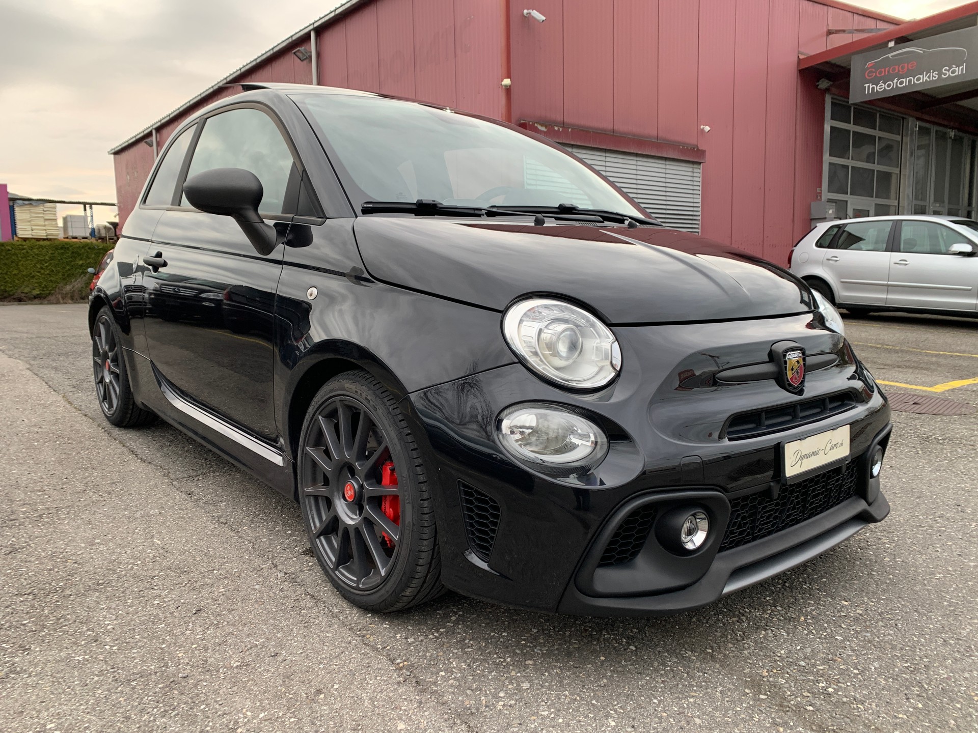 FIAT 595 1.4 16V Turbo Abarth Competizione l Sabelt l Carbone l Toît ouvrant l Freins sport Brembo l Audio Beats-image-2