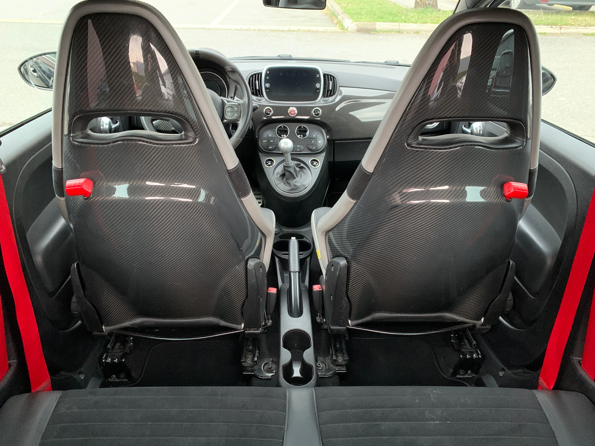 FIAT 595 1.4 16V Turbo Abarth Competizione l Sabelt l Carbone l Toît ouvrant l Freins sport Brembo l Audio Beats-image-11