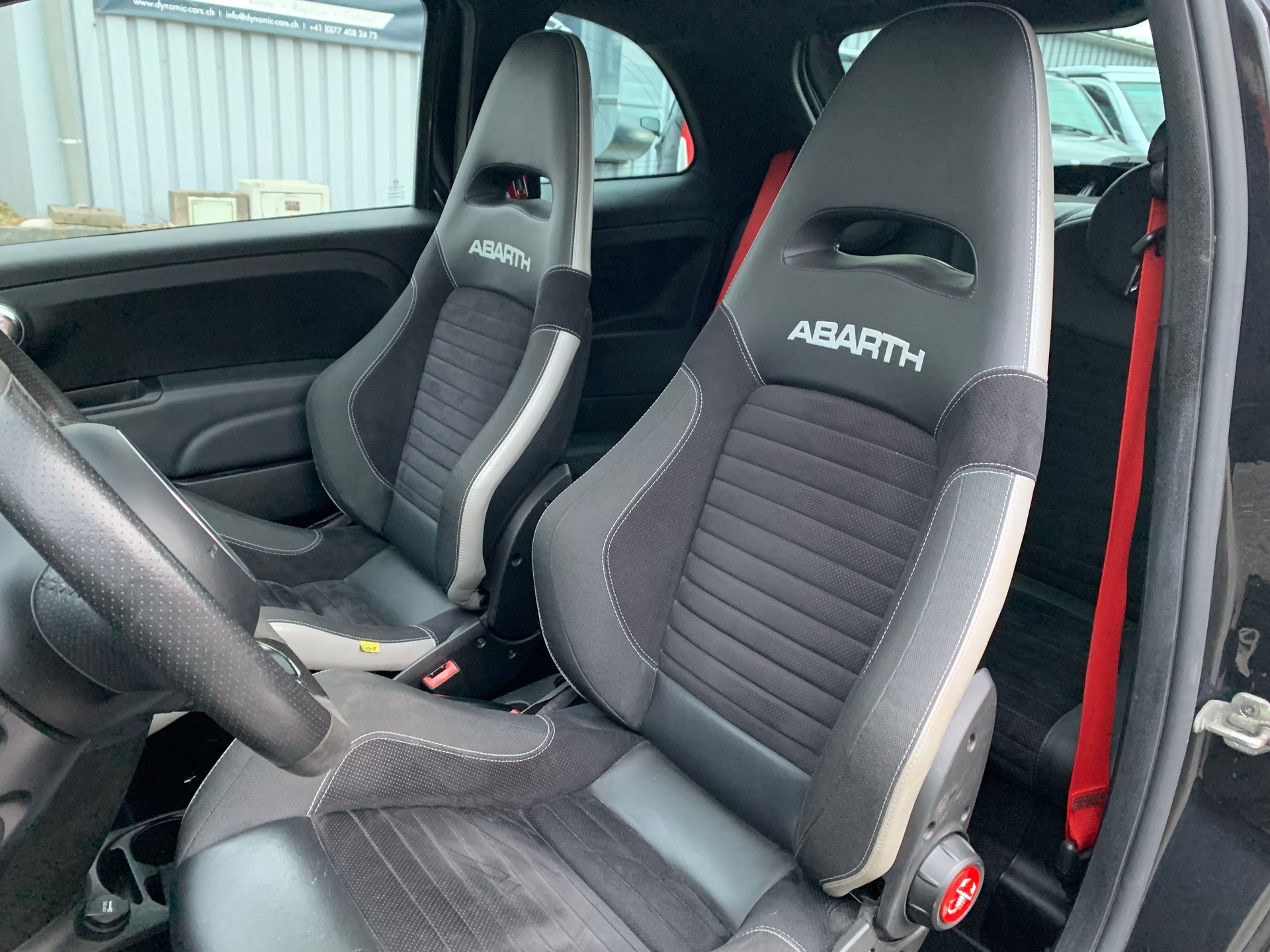 FIAT 595 1.4 16V Turbo Abarth Competizione l Sabelt l Carbone l Toît ouvrant l Freins sport Brembo l Audio Beats-image-7