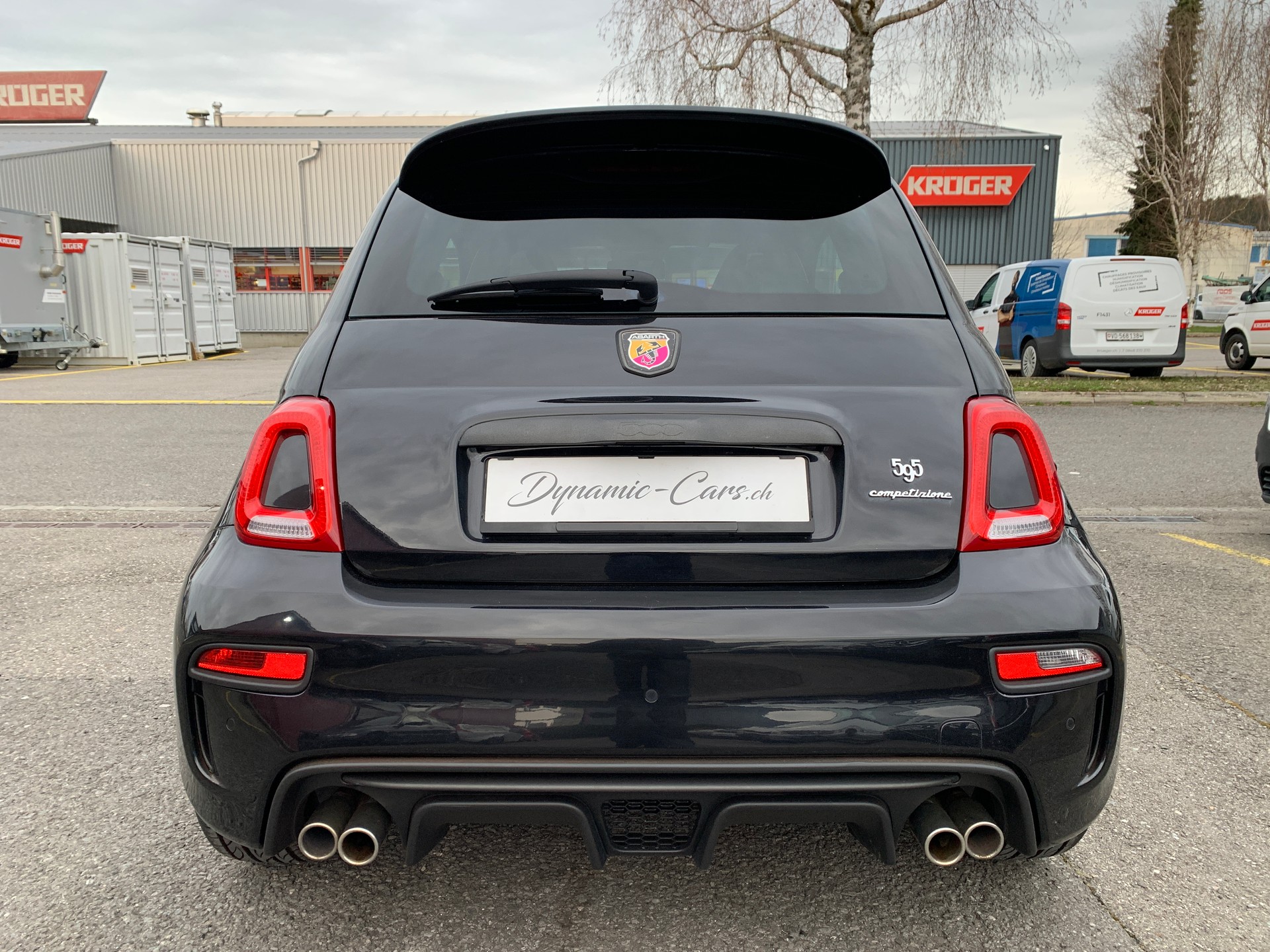 FIAT 595 1.4 16V Turbo Abarth Competizione l Sabelt l Carbone l Toît ouvrant l Freins sport Brembo l Audio Beats-image-4