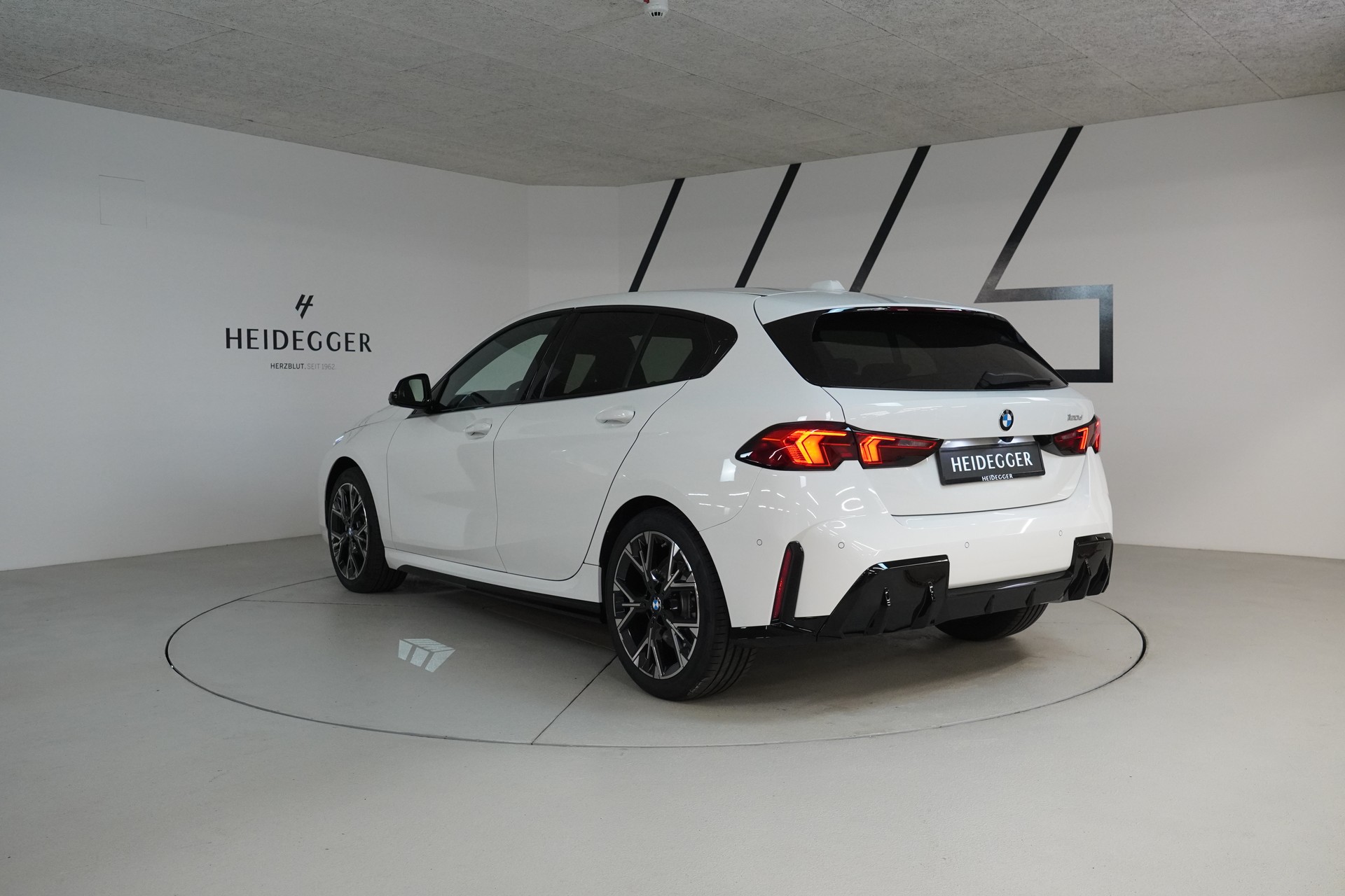 BMW 120d M Sport Steptronic-image-4