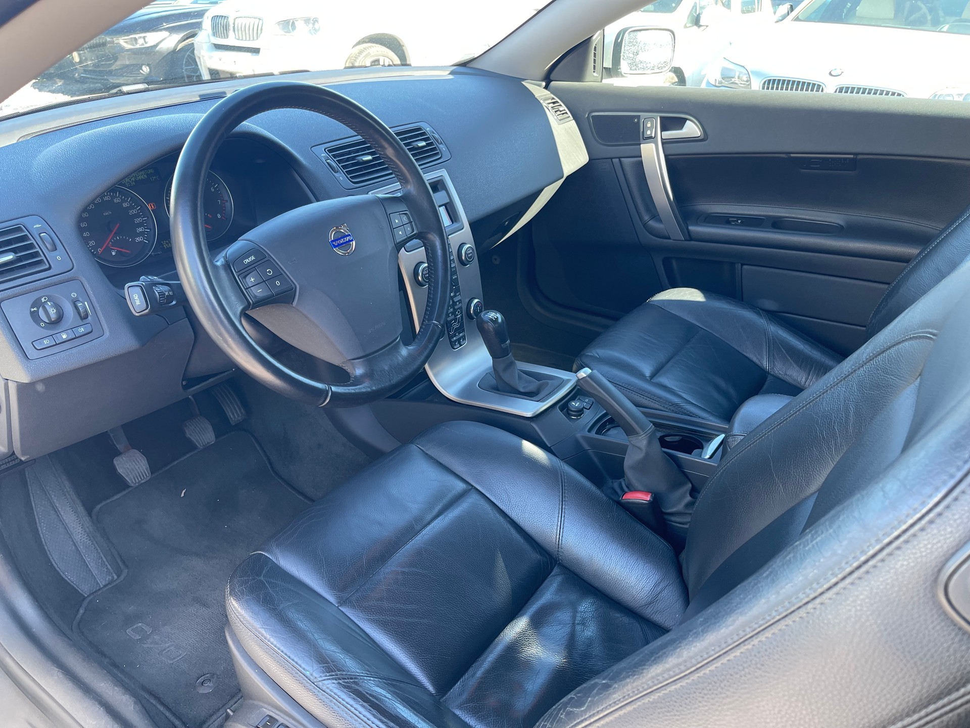 VOLVO C70 2.4-image-3