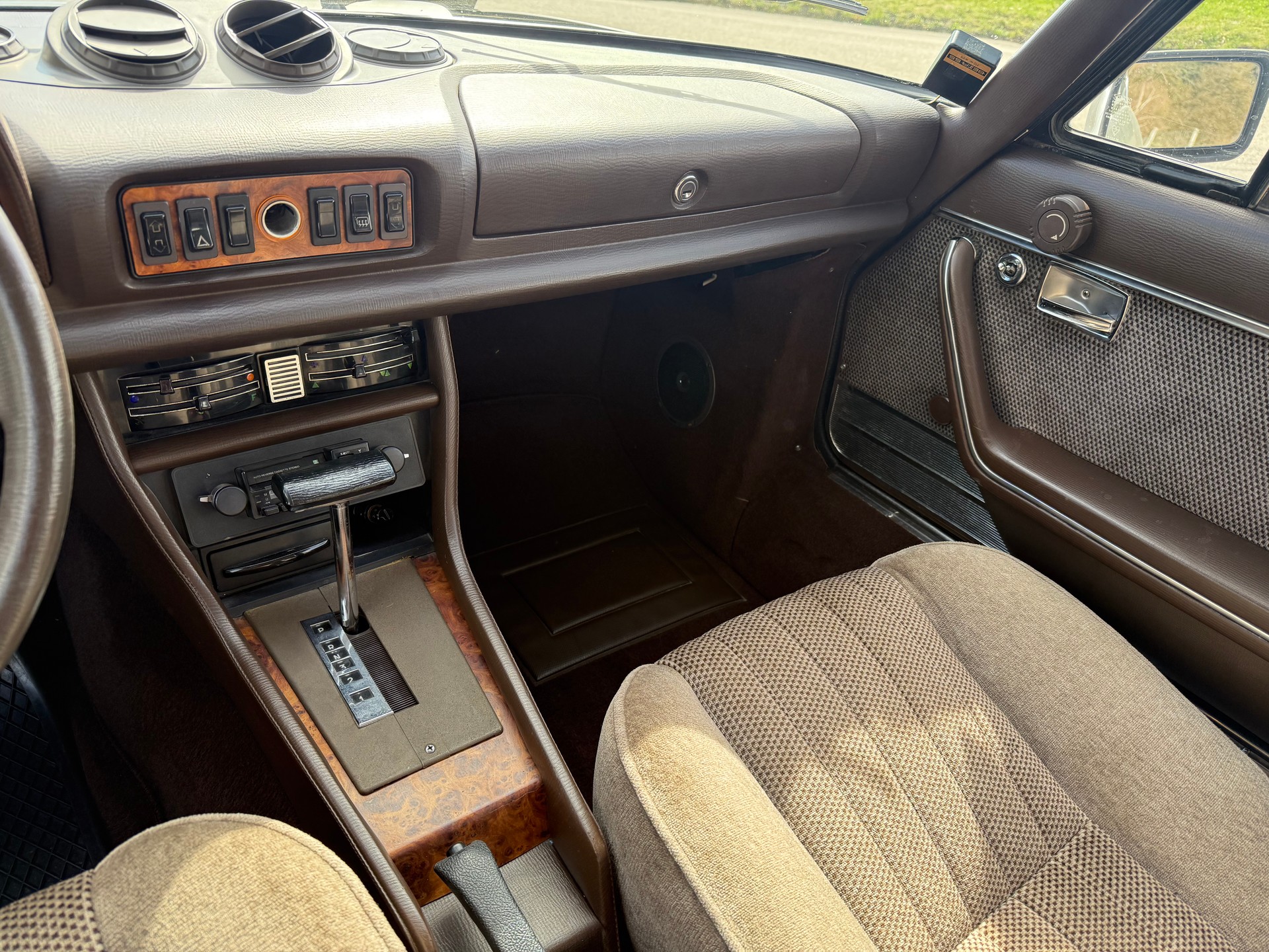 PEUGEOT 504-image-9