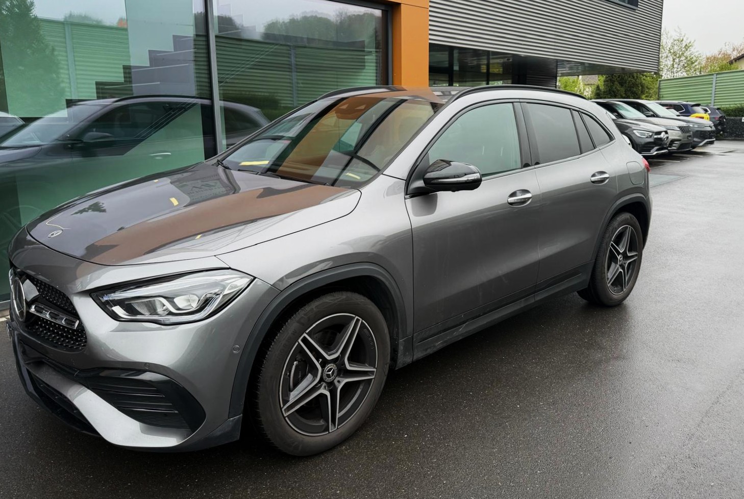 MERCEDES-BENZ GLA 200 AMG Line 4matic-image-4