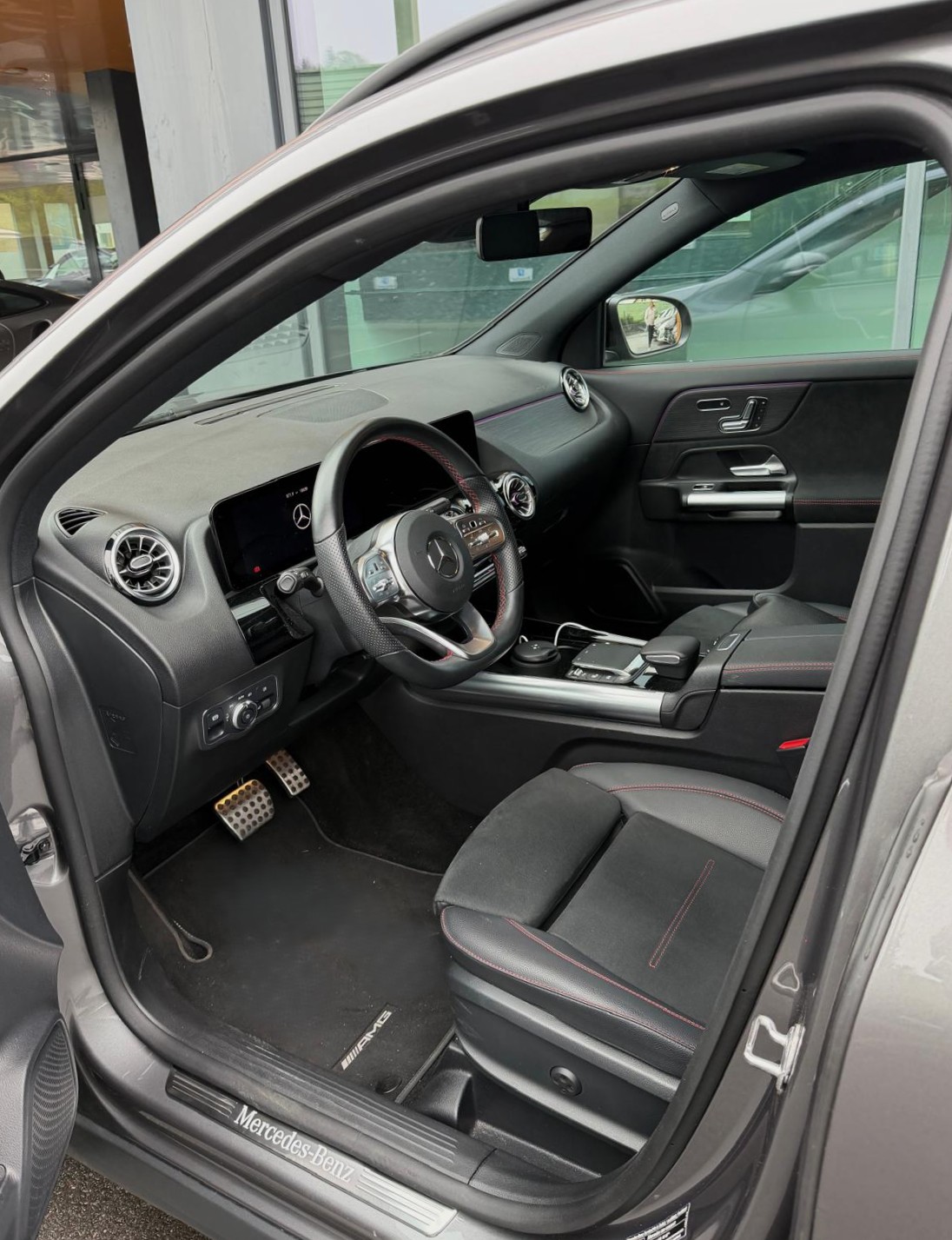MERCEDES-BENZ GLA 200 AMG Line 4matic-image-10