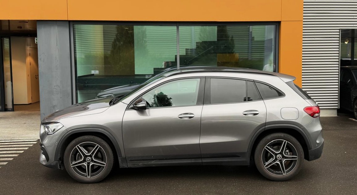 MERCEDES-BENZ GLA 200 AMG Line 4matic-image-3
