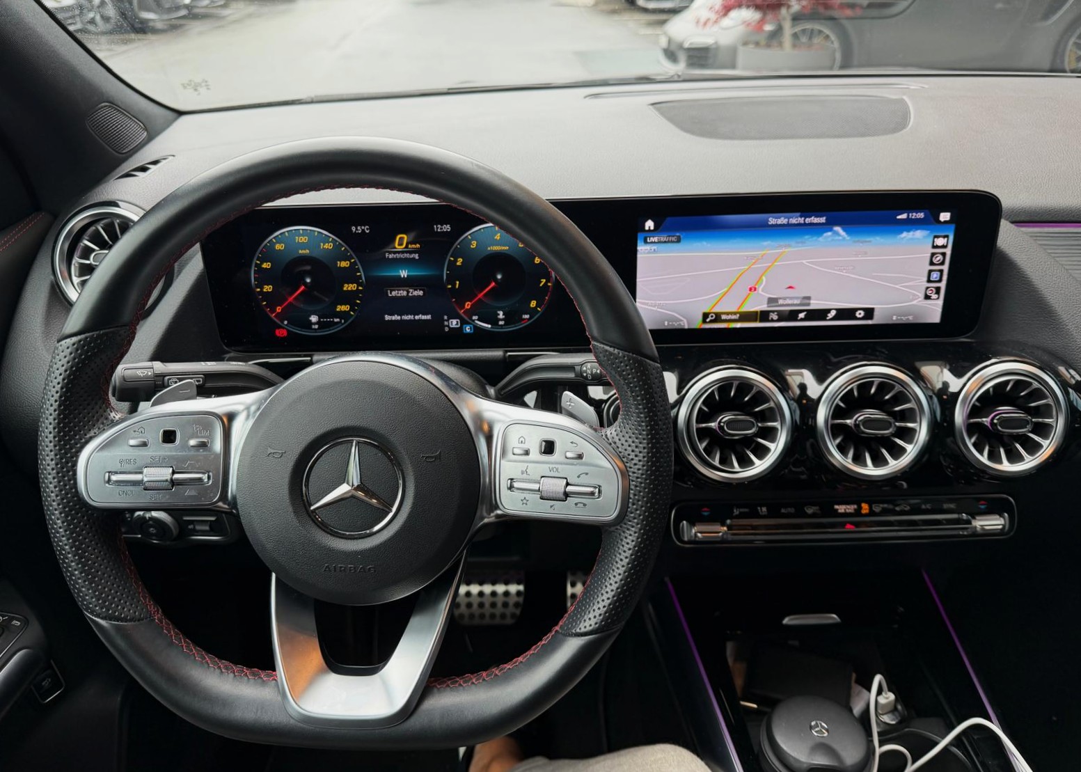 MERCEDES-BENZ GLA 200 AMG Line 4matic-image-11