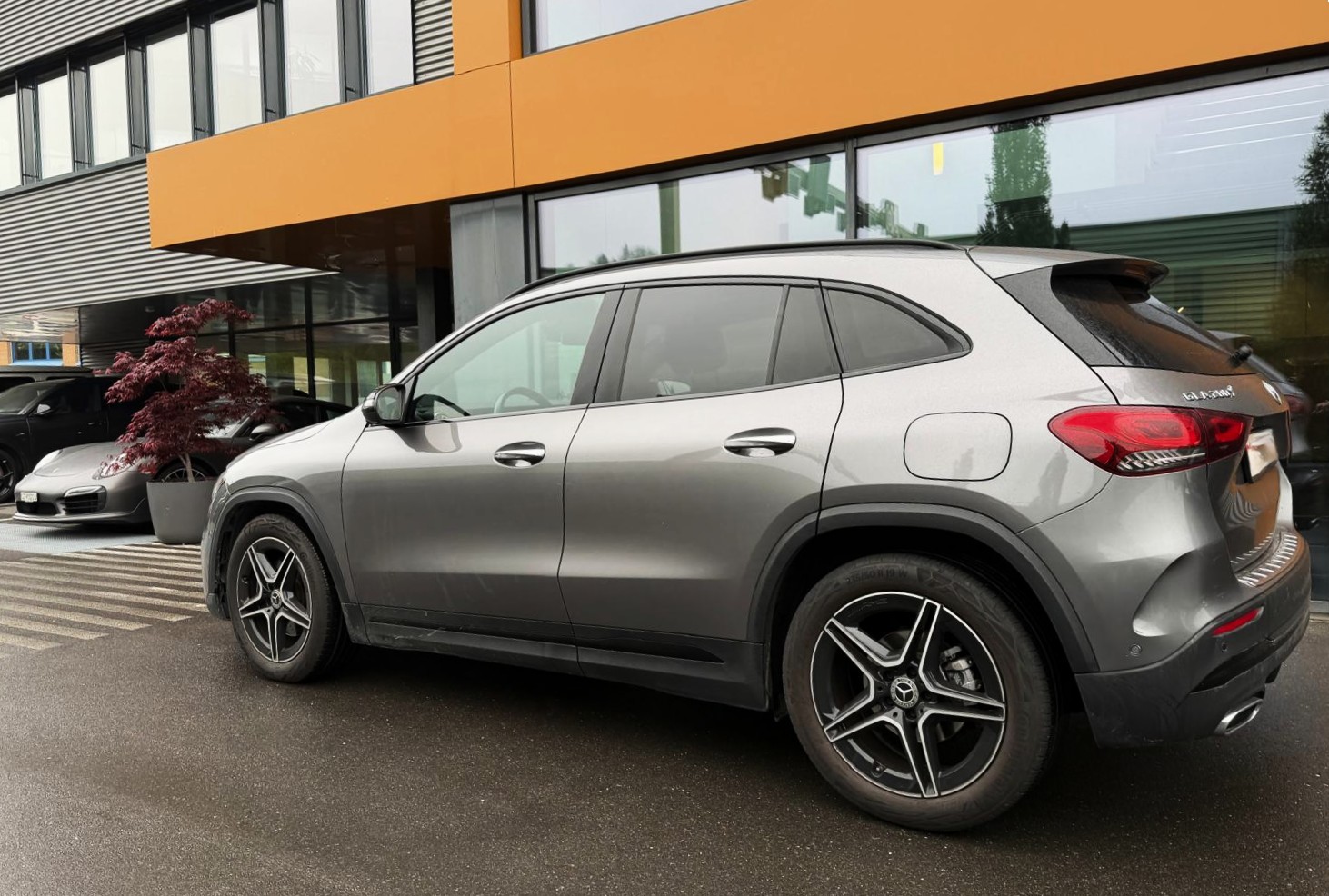 MERCEDES-BENZ GLA 200 AMG Line 4matic-image-2