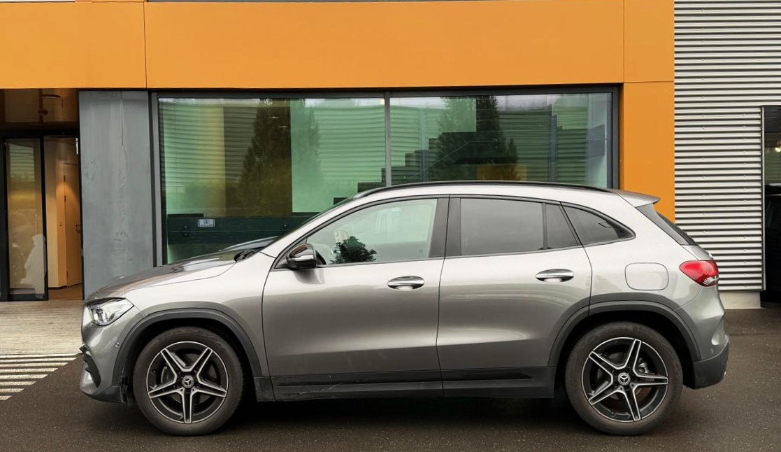 MERCEDES-BENZ GLA 200 AMG Line 4matic-image-0