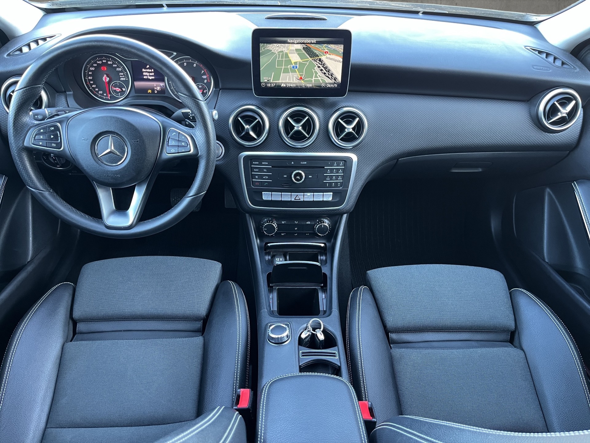 MERCEDES-BENZ A 200 Night Star 7G-DCT-image-8