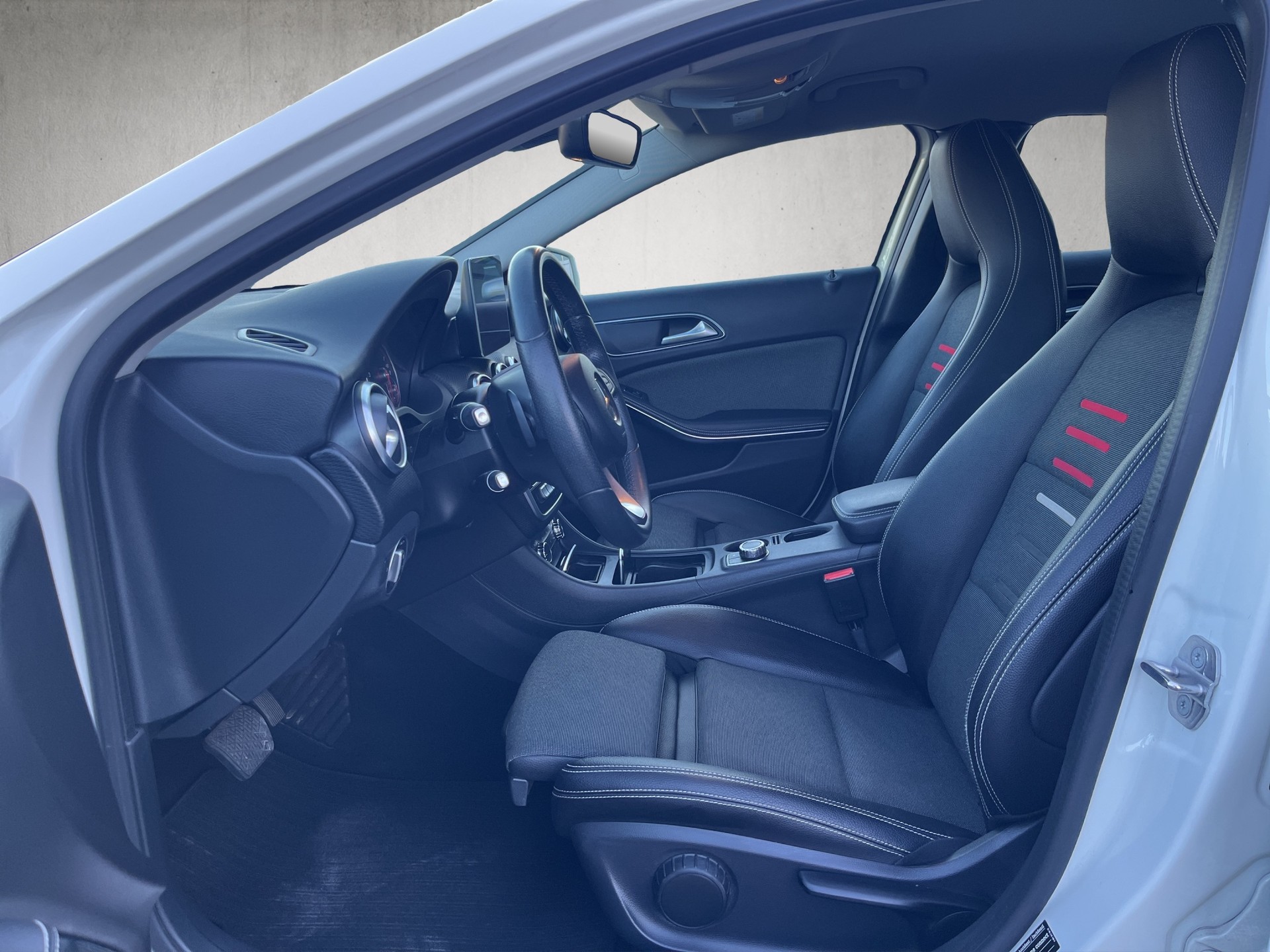 MERCEDES-BENZ A 200 Night Star 7G-DCT-image-9
