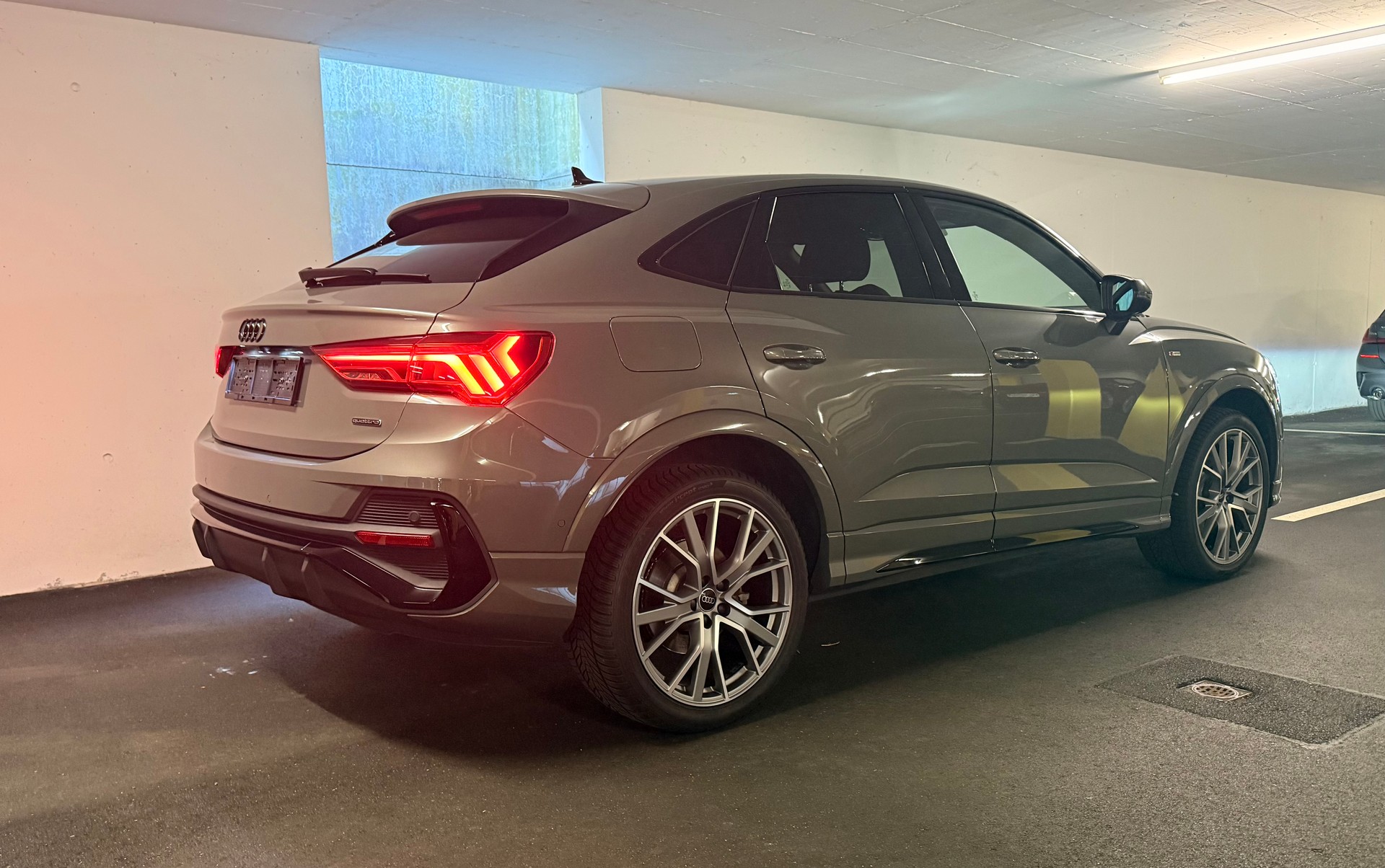 AUDI Q3 Sportback 45 TFSI S line quattro S-tronic-image-2