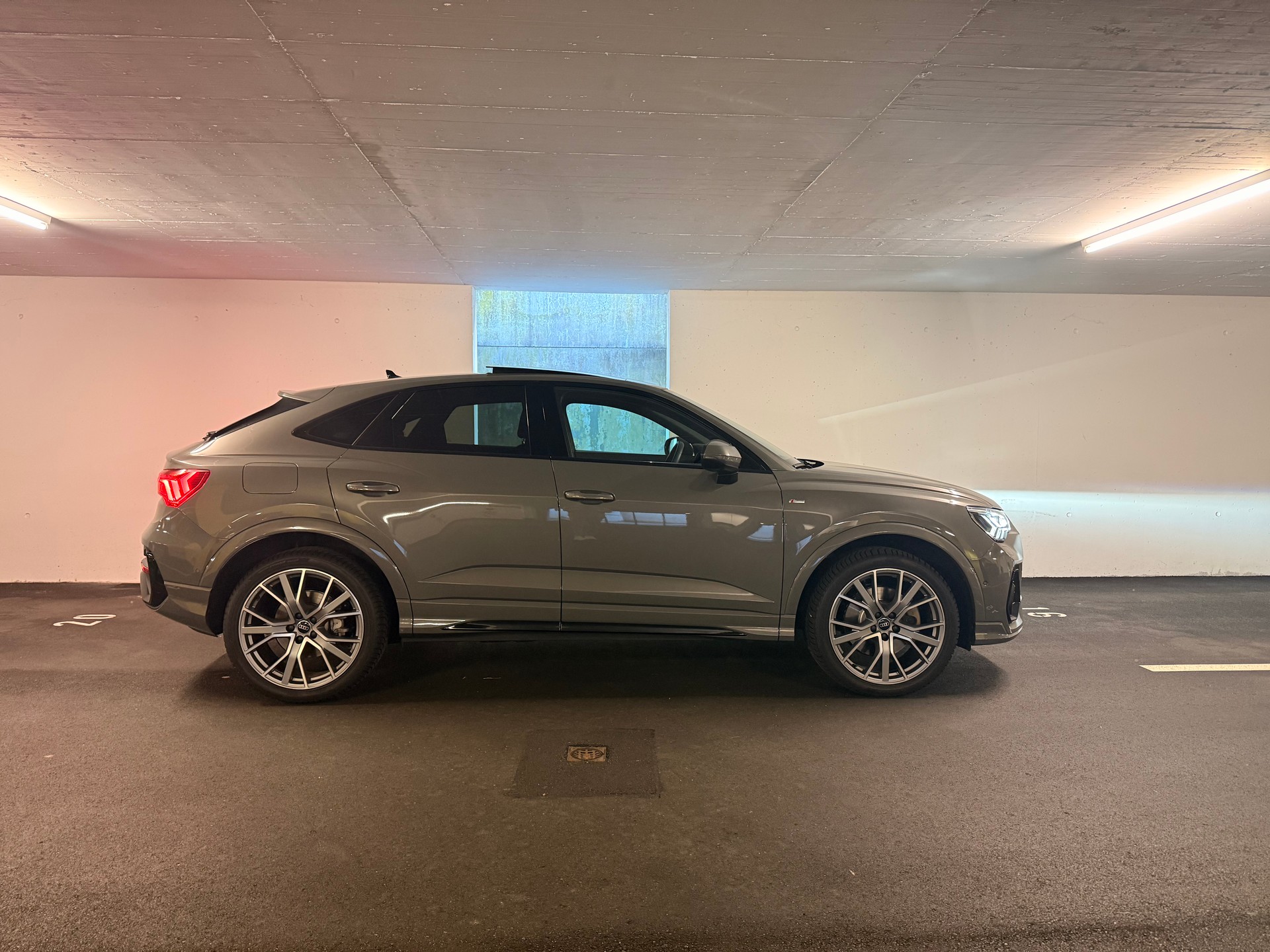 AUDI Q3 Sportback 45 TFSI S line quattro S-tronic-image-3