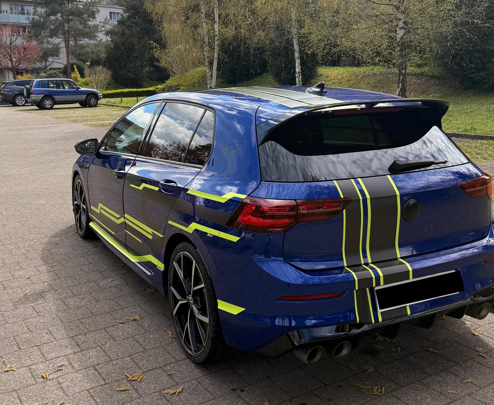 VW Golf 2.0 TSI R DSG 4Motion-image-2