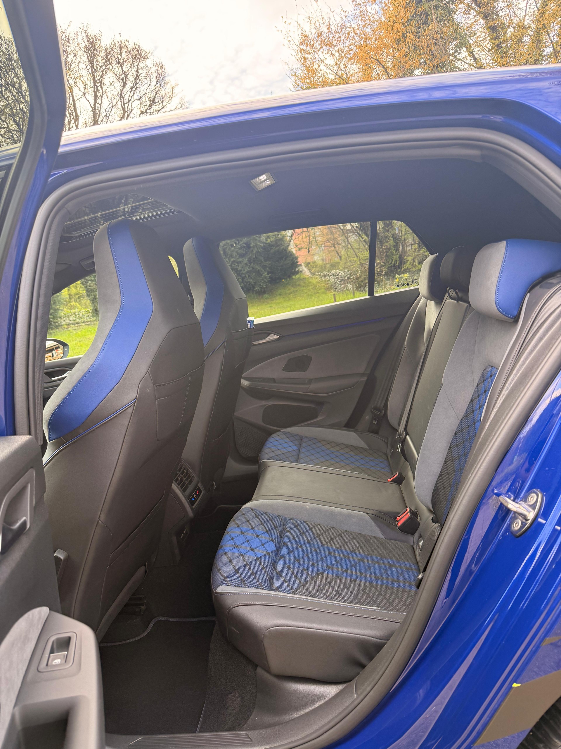 VW Golf 2.0 TSI R DSG 4Motion-image-4