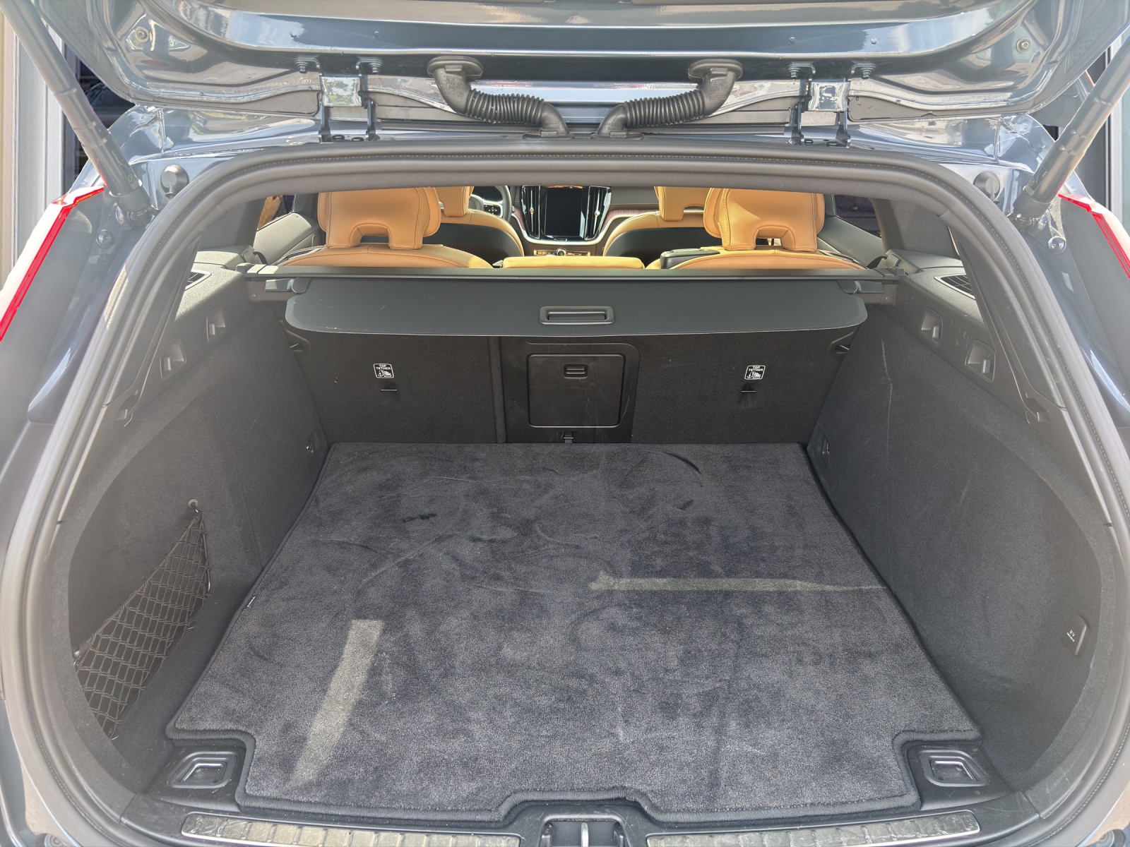 VOLVO V60 2.0 T8 TE Ultimate Dark eAWD-image-6