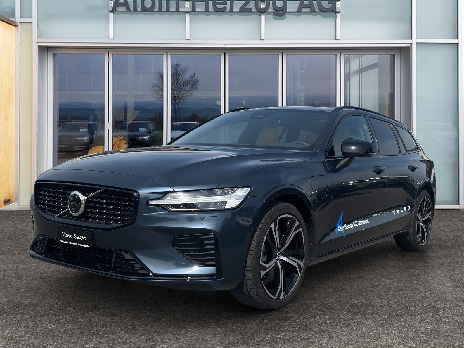 VOLVO V60 2.0 T8 TE Ultimate Dark eAWD