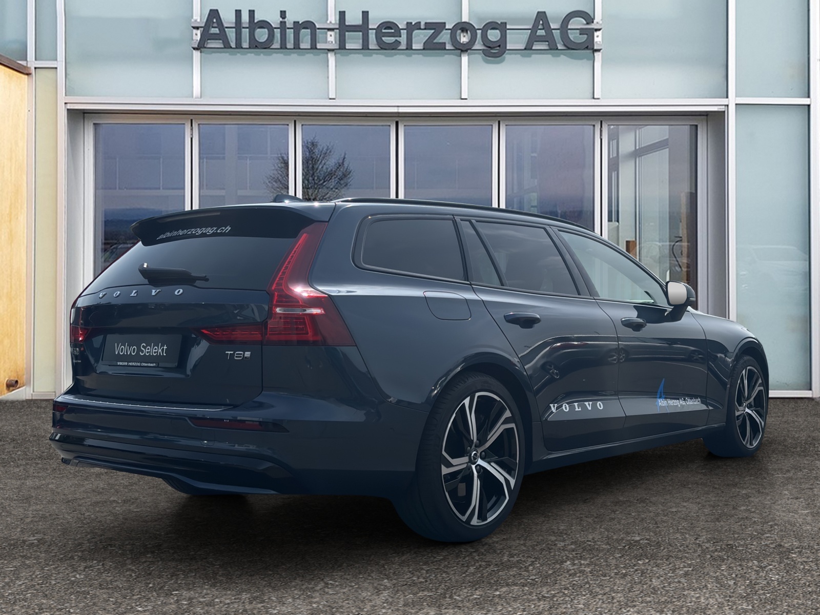 VOLVO V60 2.0 T8 TE Ultimate Dark eAWD-showroom-element-3