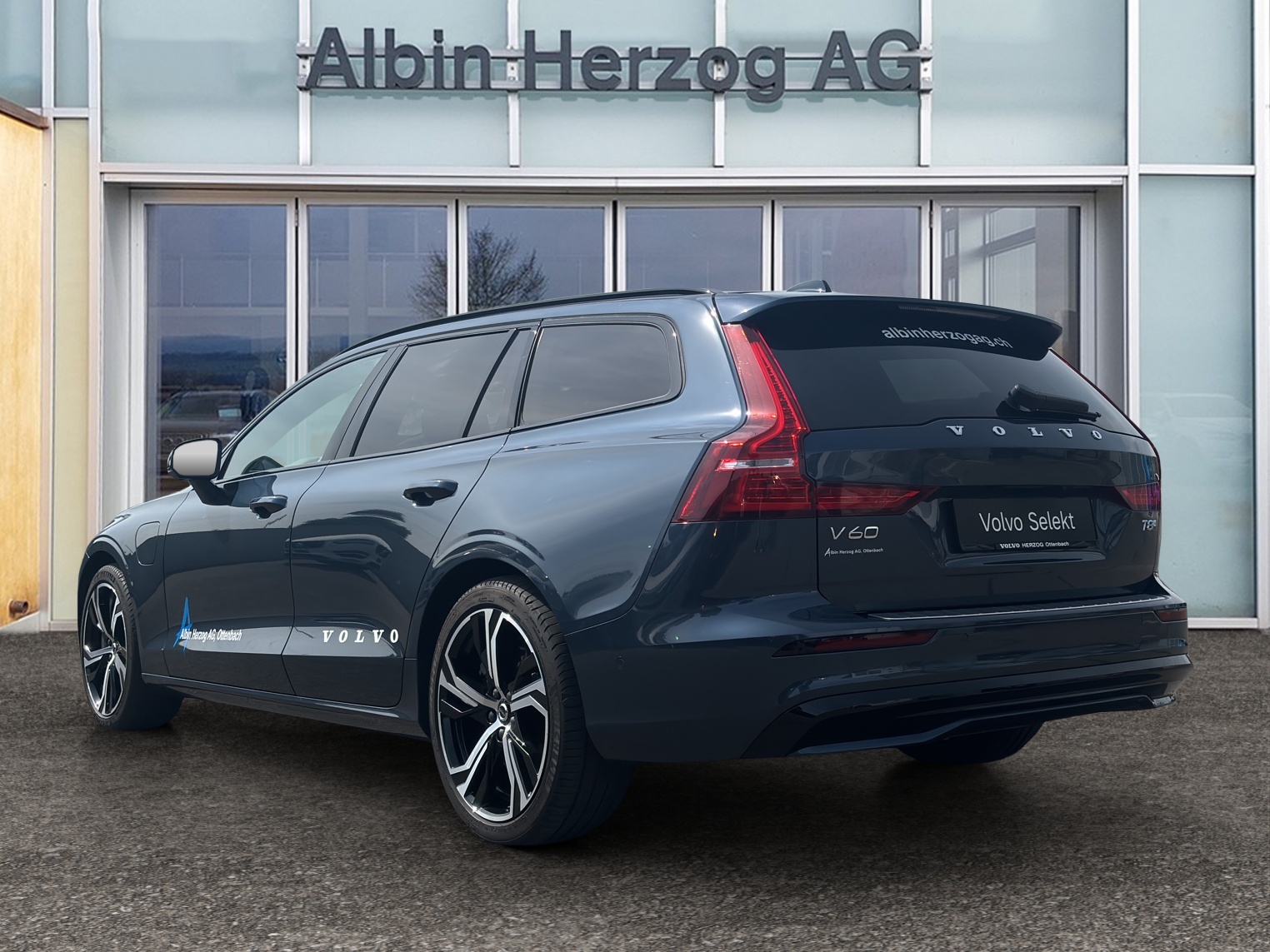 VOLVO V60 2.0 T8 TE Ultimate Dark eAWD-showroom-element-2