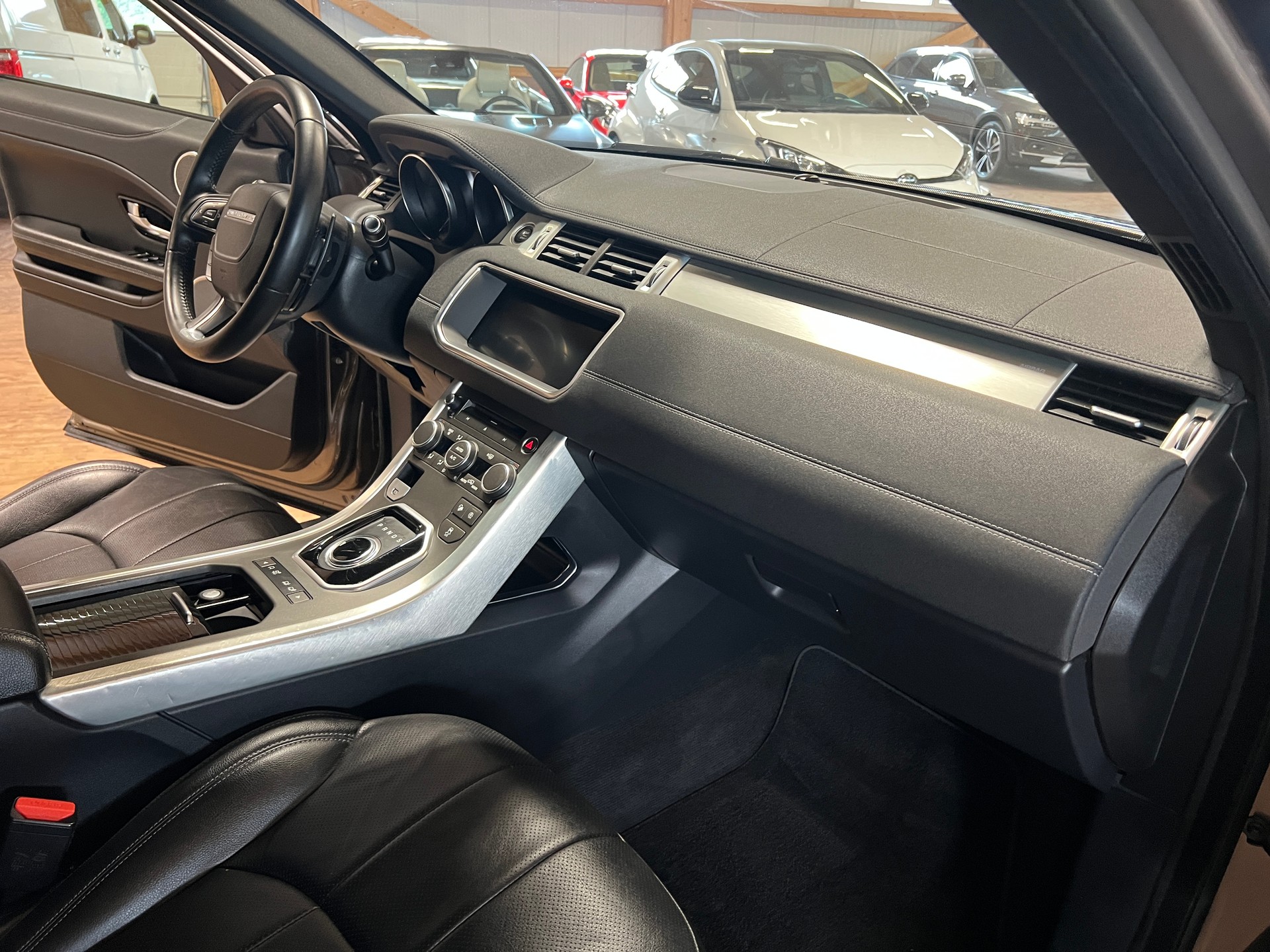 LAND ROVER Range Rover Evoque 2.0 Si4 SE Dynamic AT9-image-12
